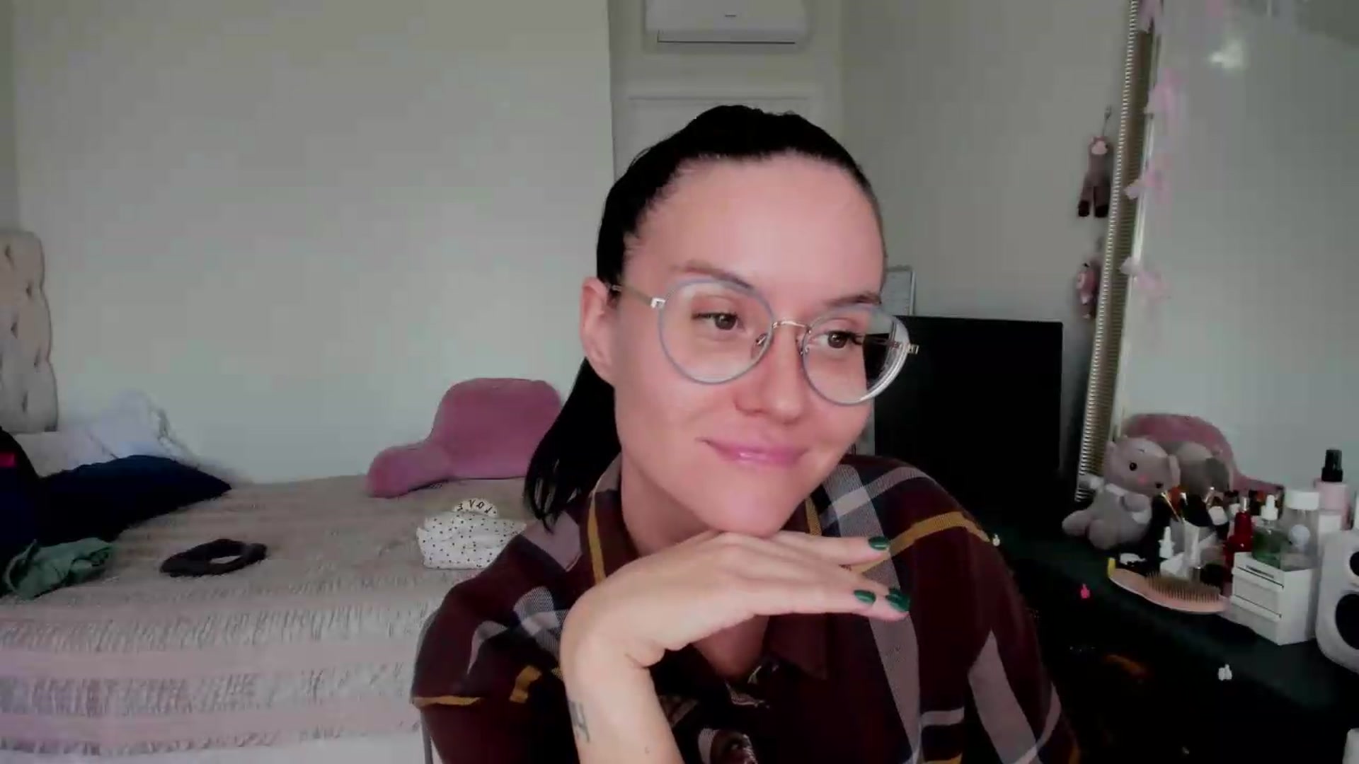 Gallery image thumbnail from Ellaaaa's myfreecams stream on, 09/21/2026, 13:21 image 13 of 20
