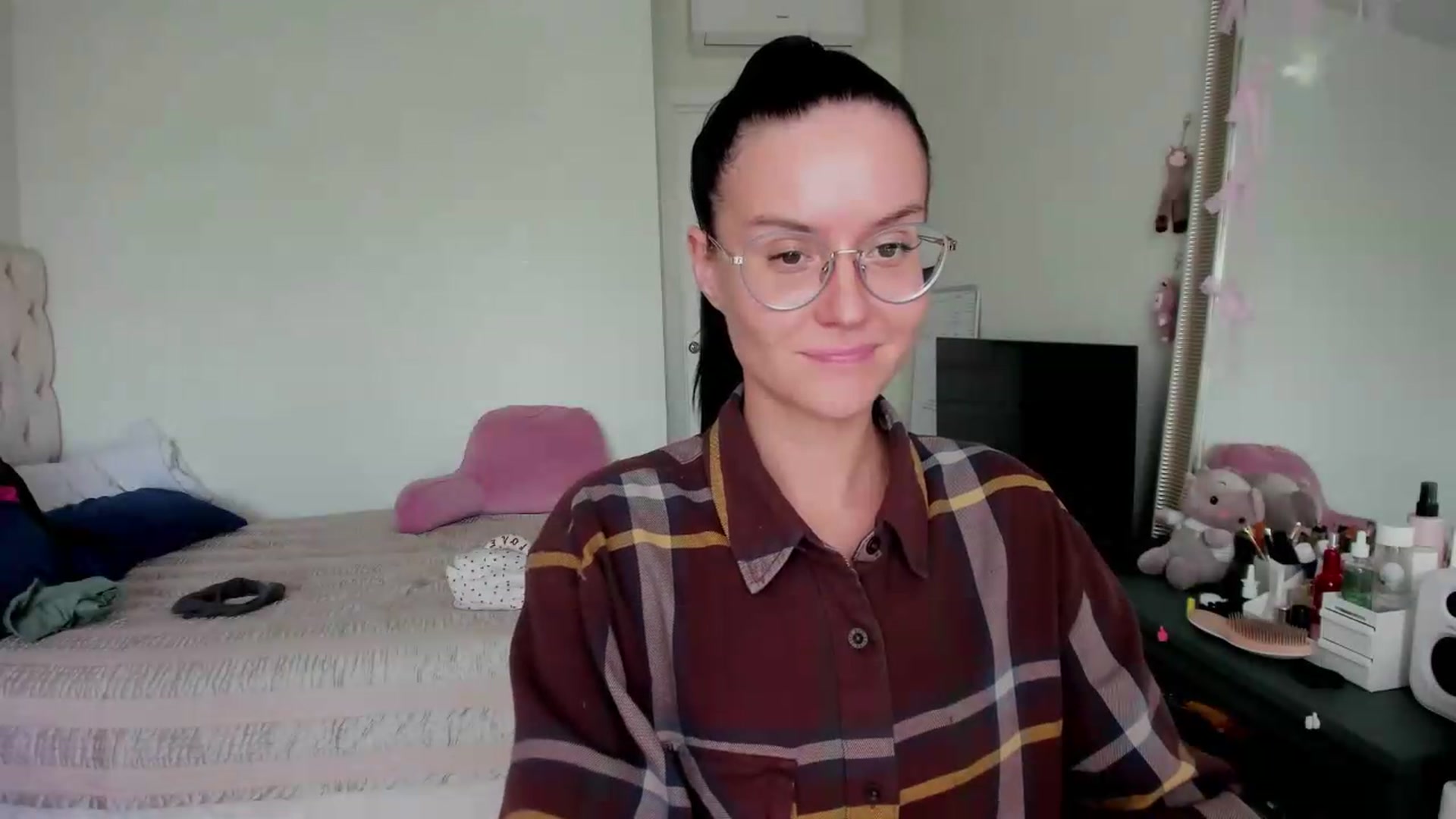 Gallery image thumbnail from Ellaaaa's myfreecams stream on, 09/21/2026, 13:21 image 16 of 20