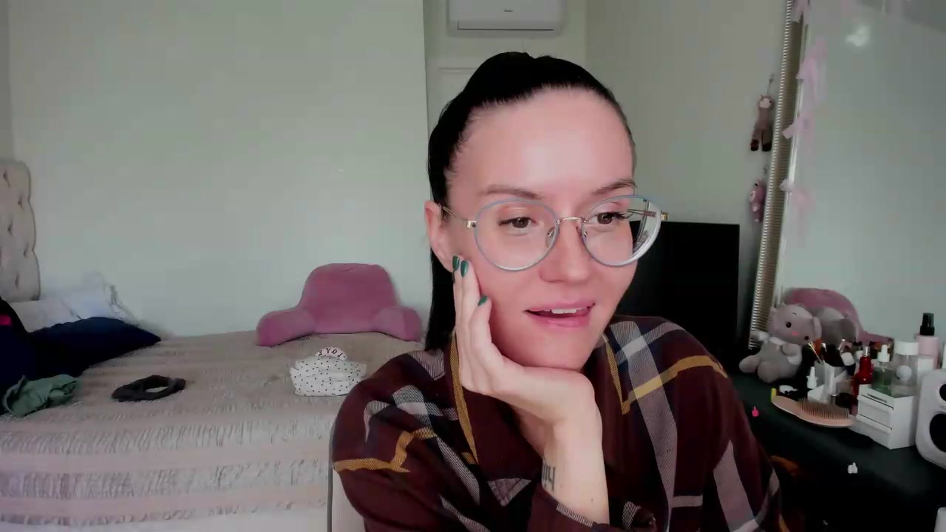 Gallery image thumbnail from Ellaaaa's myfreecams stream on, 09/21/2026, 13:21 image 12 of 20