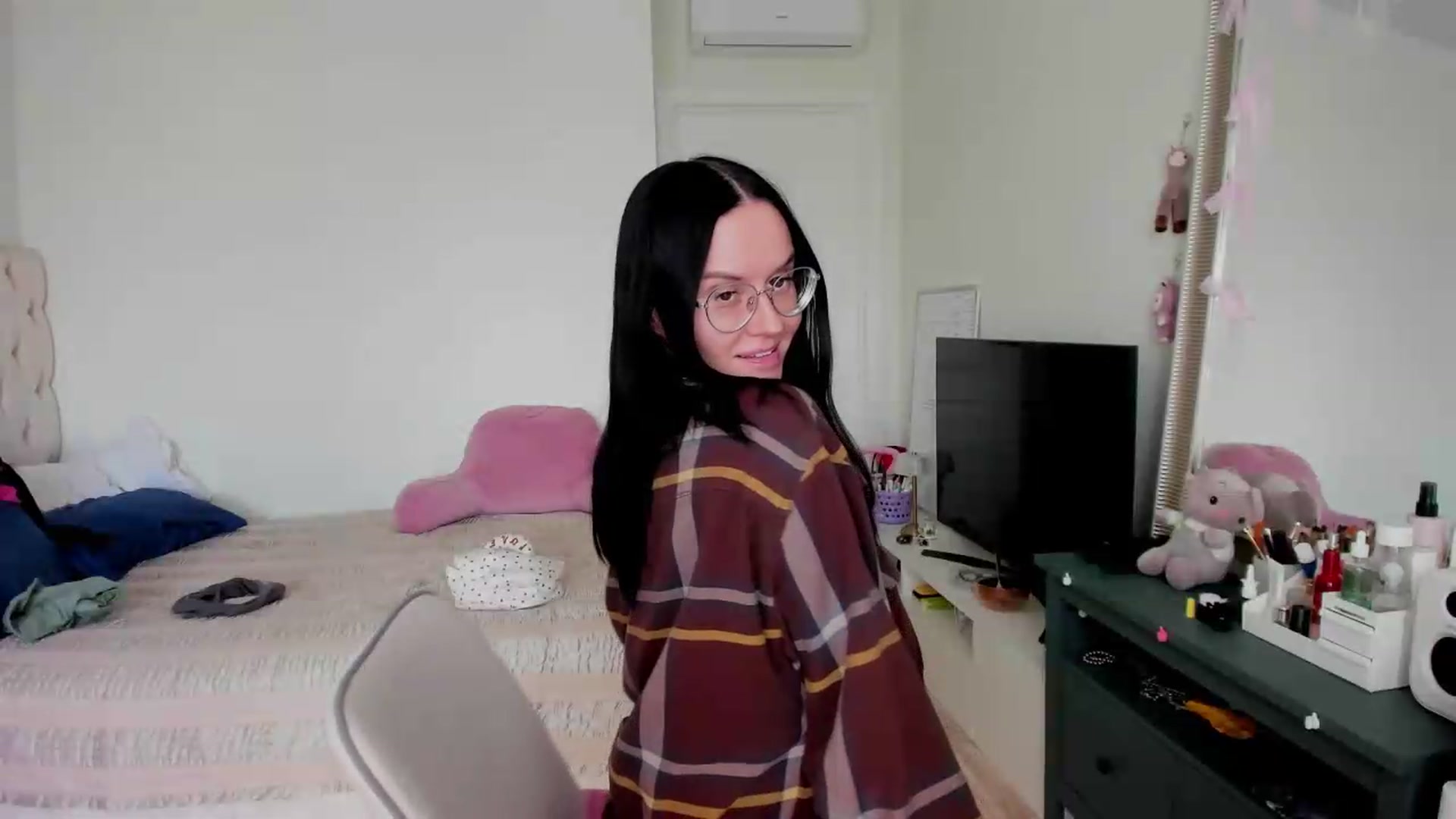 Gallery image thumbnail from Ellaaaa's myfreecams stream on, 09/21/2026, 13:21 image 5 of 20