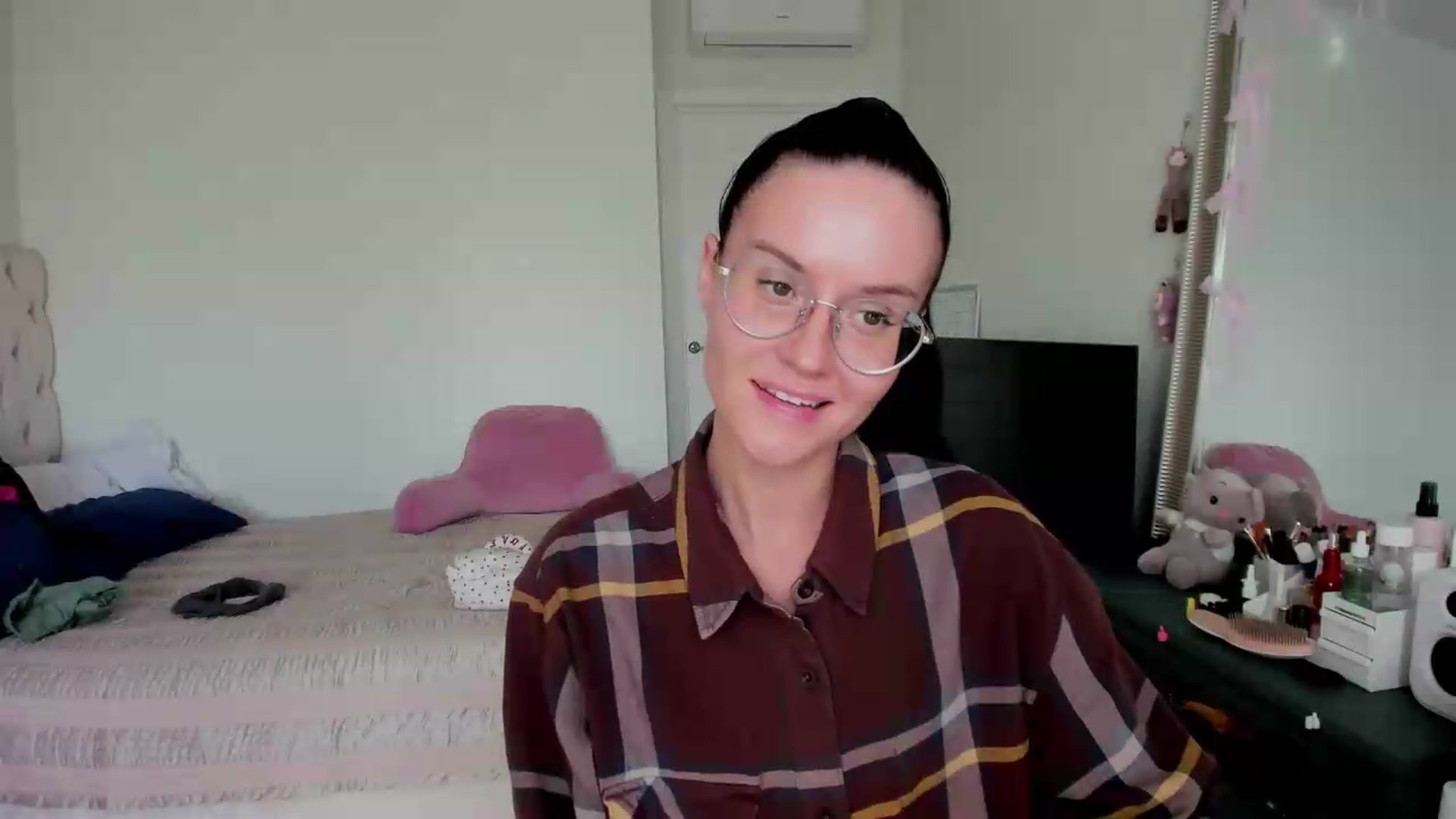 Gallery image thumbnail from Ellaaaa's myfreecams stream on, 09/21/2026, 13:21 image 10 of 20