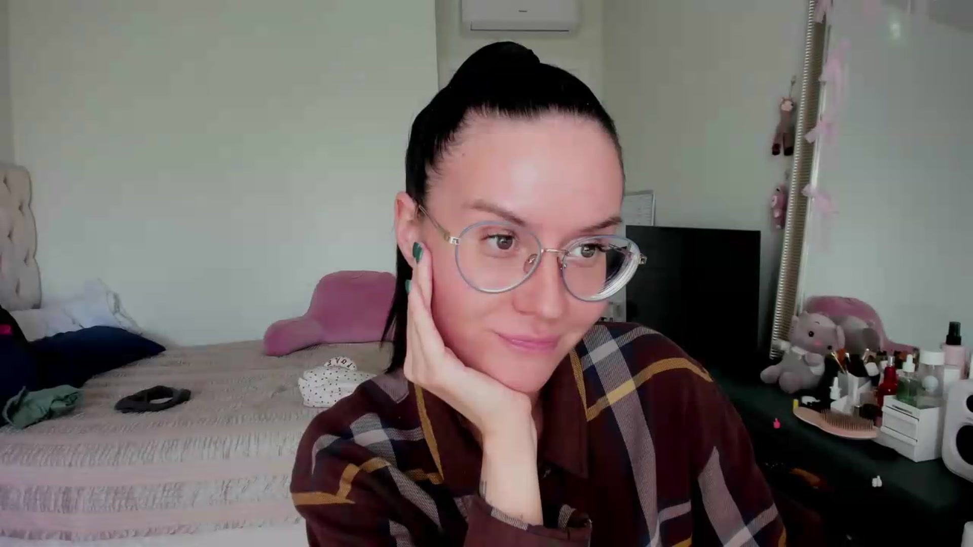 Gallery image thumbnail from Ellaaaa's myfreecams stream on, 09/21/2026, 13:21 image 9 of 20