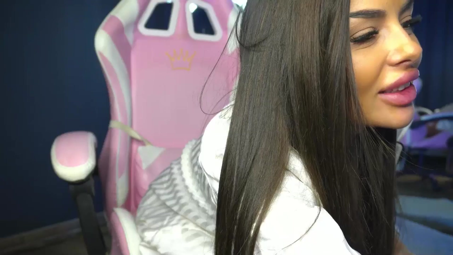 Gallery image thumbnail from Ellaacandy's myfreecams stream on, 04/05/2025, 16:01 image 4 of 20