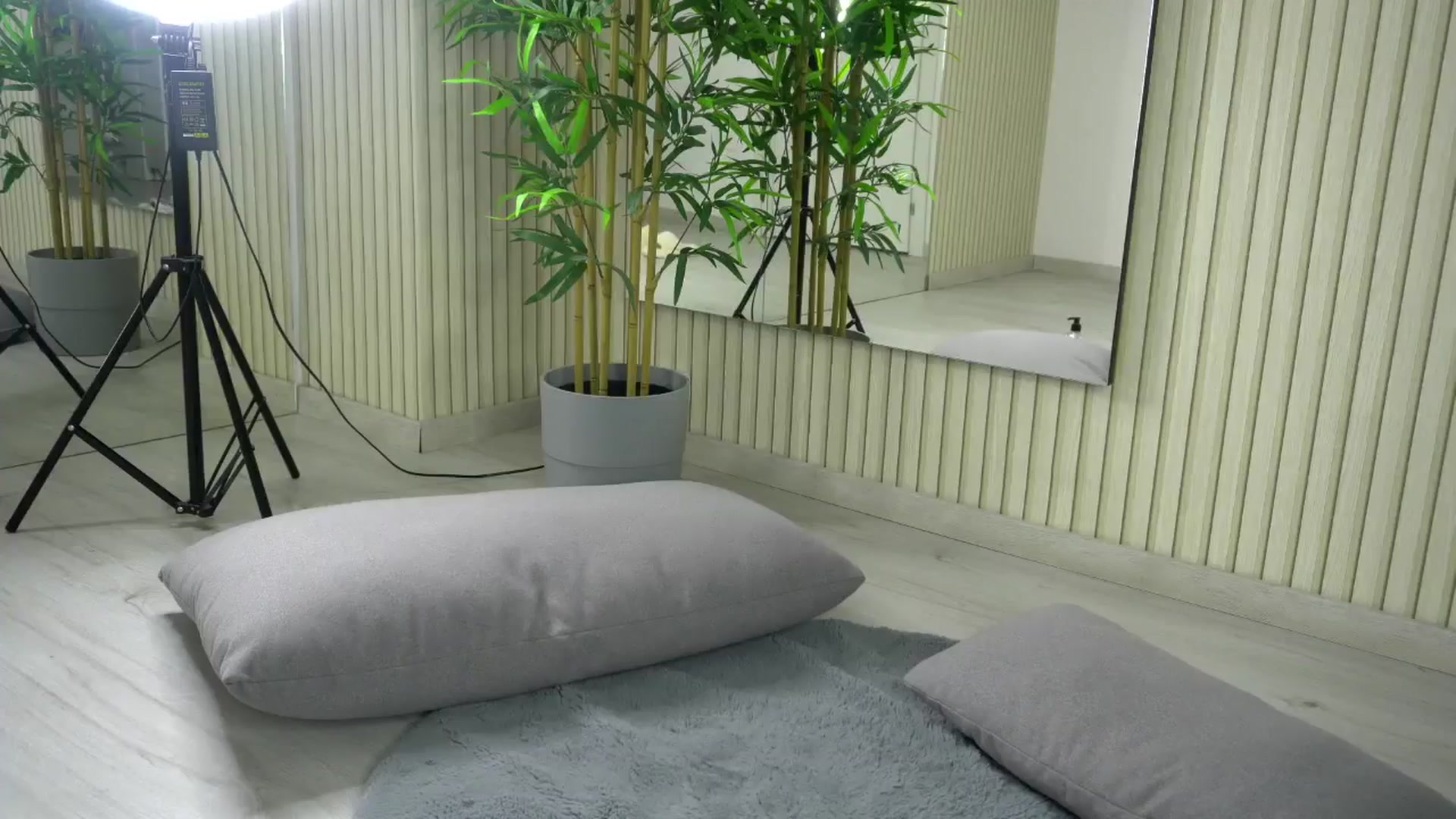 Gallery image thumbnail from Ellaacandy's myfreecams stream on, 05/05/2025, 10:50 image 10 of 20
