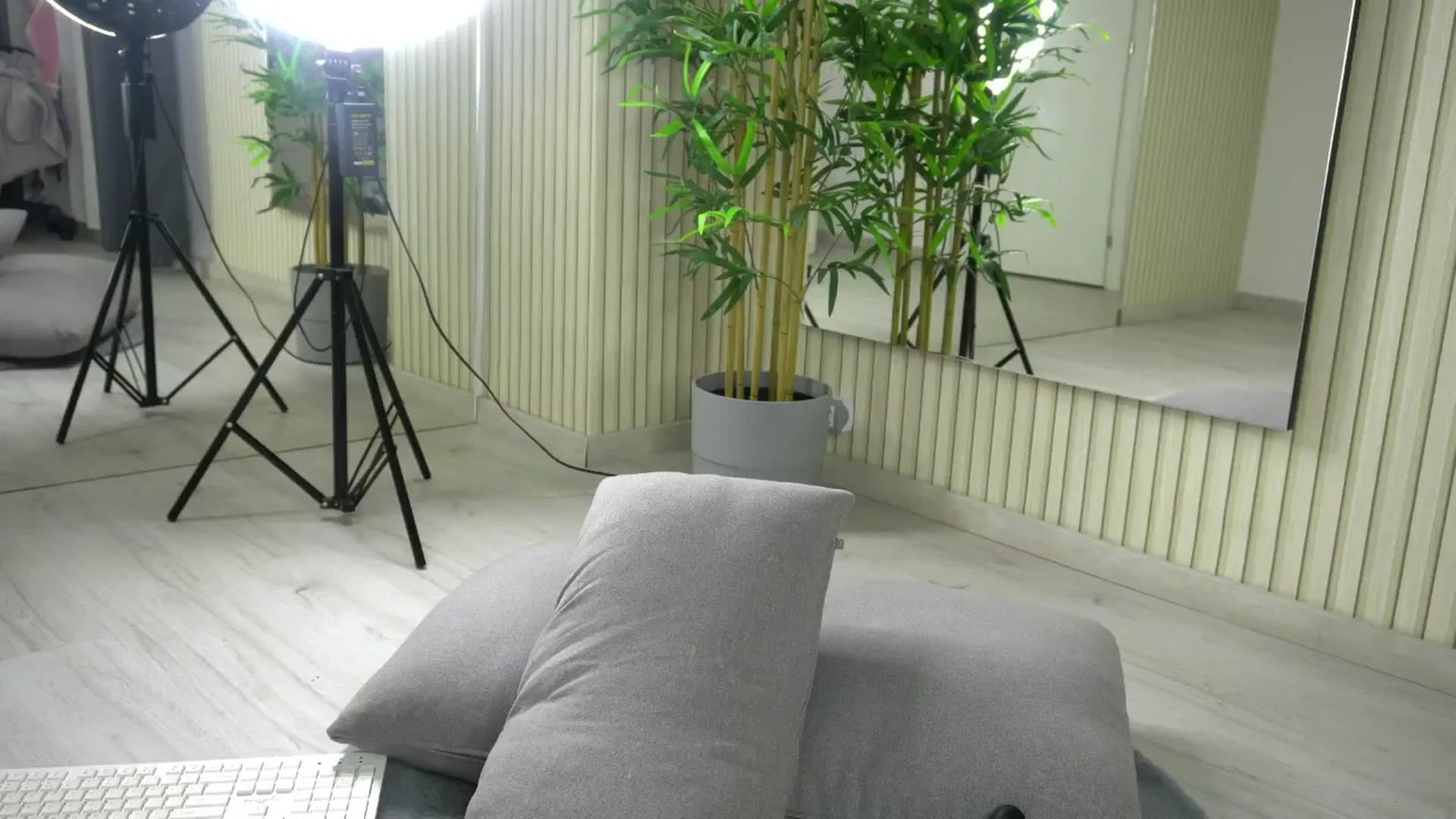 Gallery image thumbnail from Ellaacandy's myfreecams stream on, 05/07/2025, 10:32 image 10 of 20