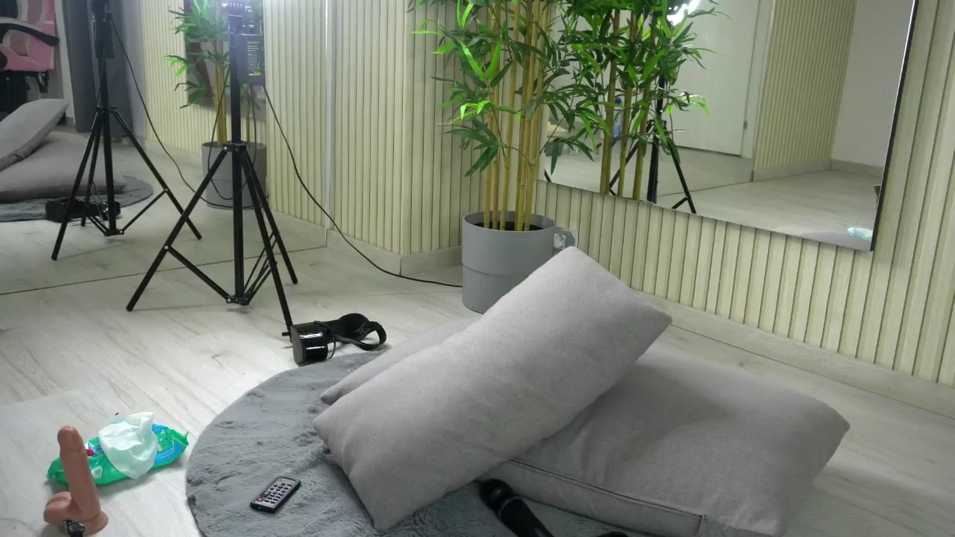Gallery image thumbnail from Ellaacandy's myfreecams stream on, 05/09/2025, 09:52 image 8 of 20