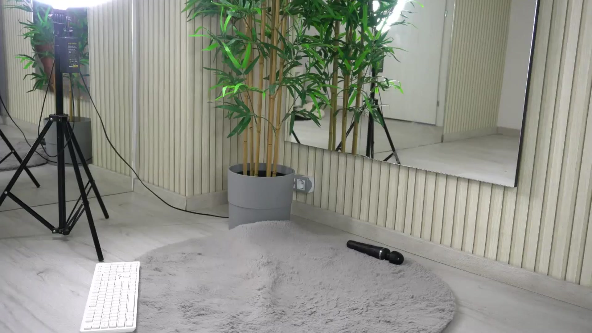 Gallery image thumbnail from Ellaacandy's myfreecams stream on, 05/10/2025, 13:05 image 20 of 20