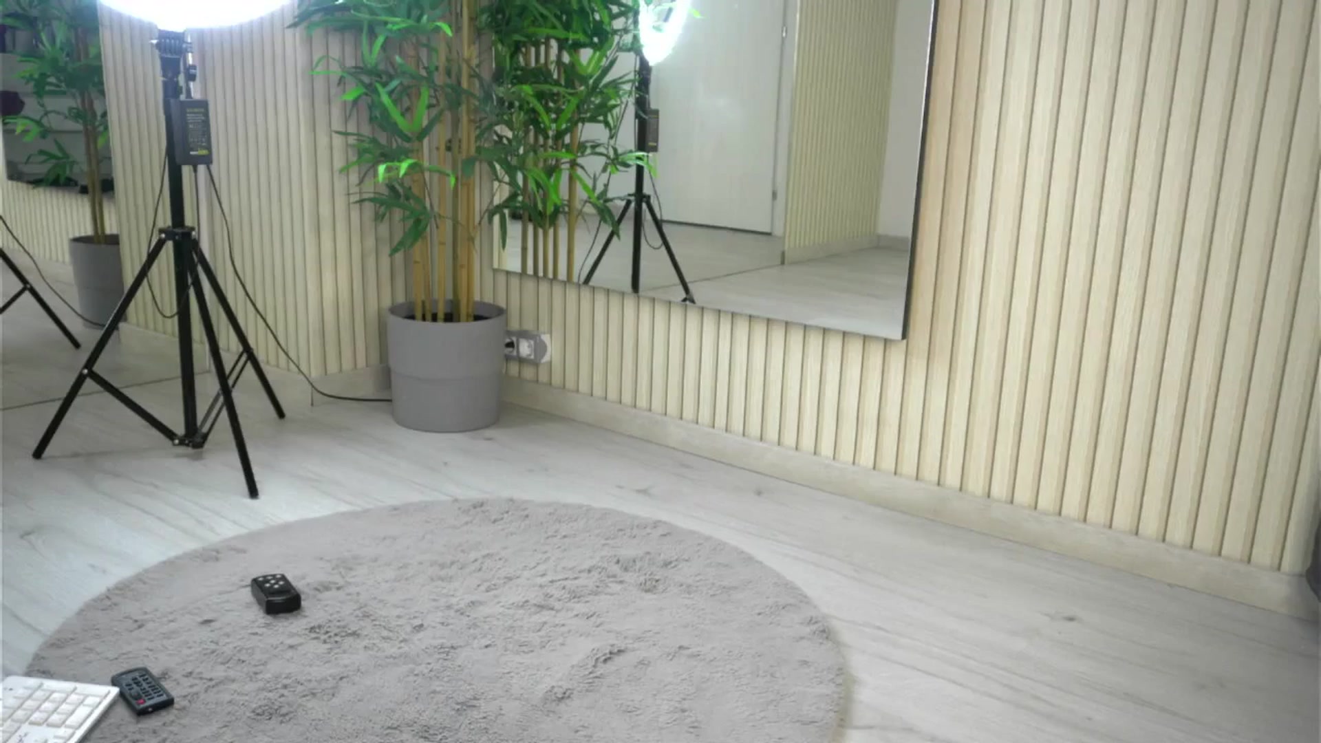 Gallery image thumbnail from Ellaacandy's myfreecams stream on, 05/18/2025, 06:26 image 9 of 20