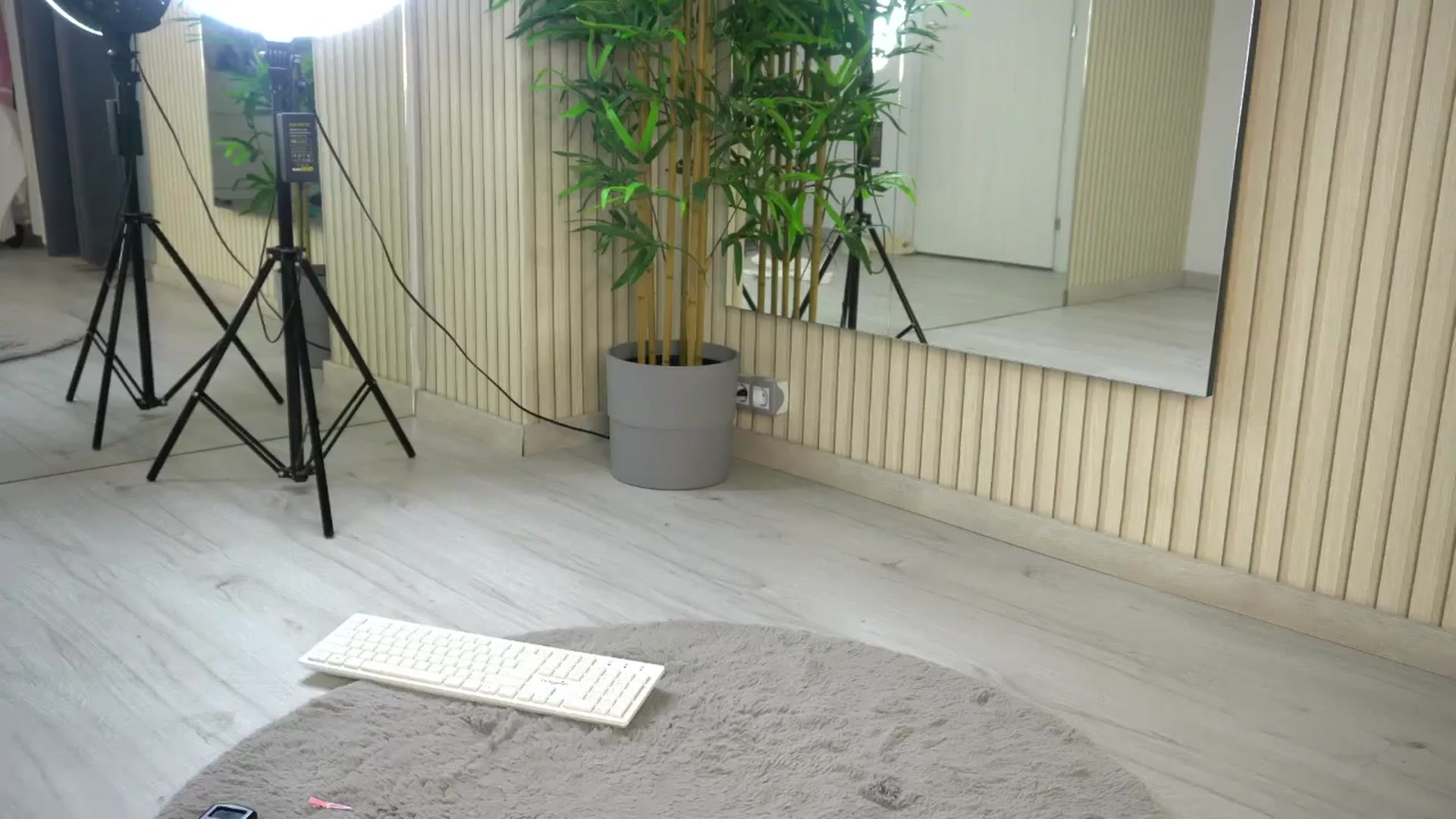 Gallery image thumbnail from Ellaacandy's myfreecams stream on, 05/19/2025, 12:59 image 11 of 20