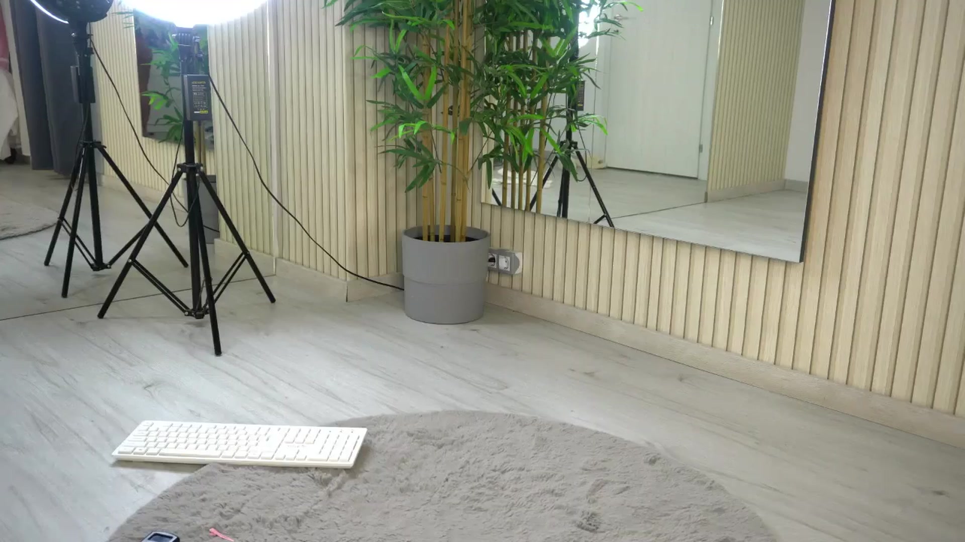 Gallery image thumbnail from Ellaacandy's myfreecams stream on, 05/19/2025, 12:59 image 10 of 20