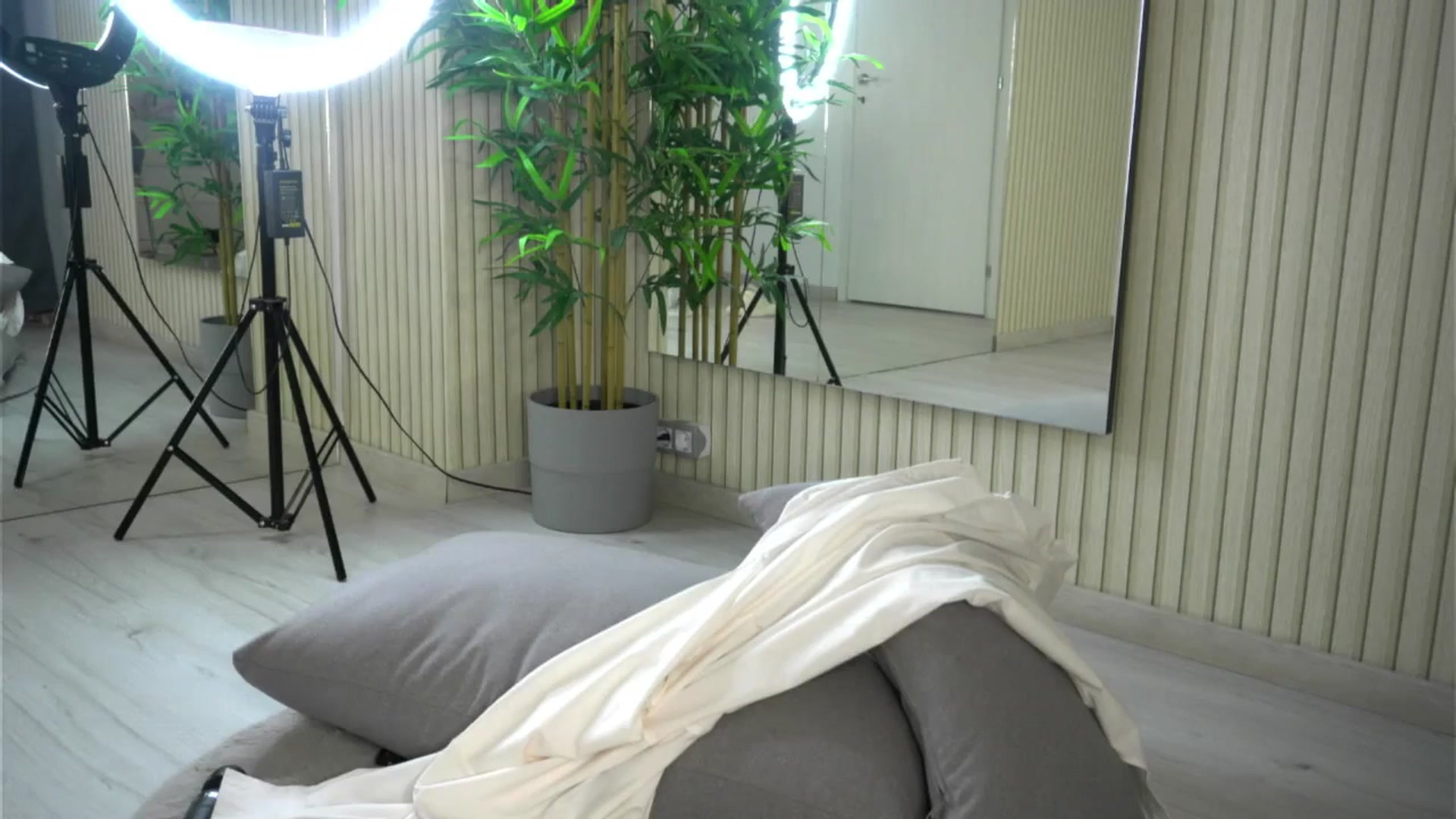 Gallery image thumbnail from Ellaacandy's myfreecams stream on, 05/24/2025, 12:46 image 15 of 20