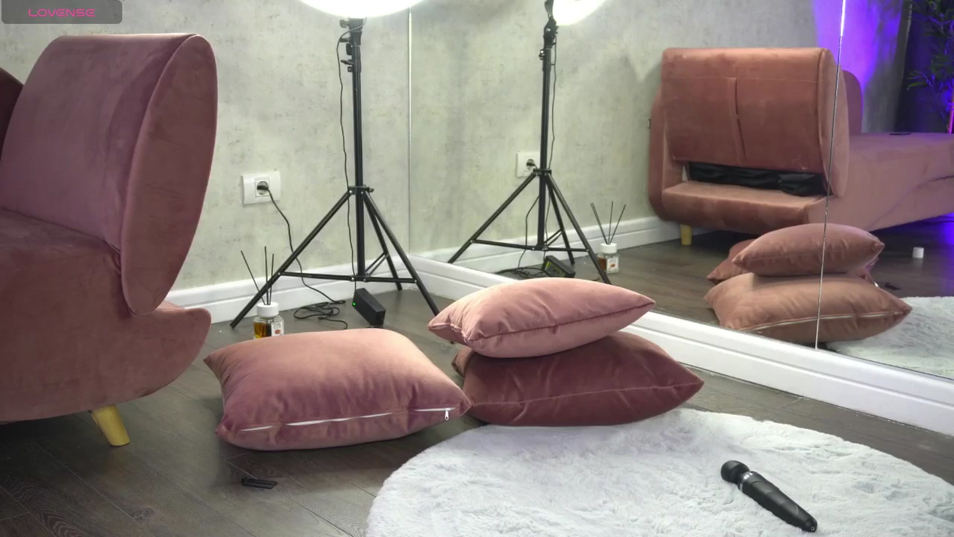 Gallery image thumbnail from Ellaacandy's myfreecams stream on, 05/31/2025, 10:51 image 17 of 20