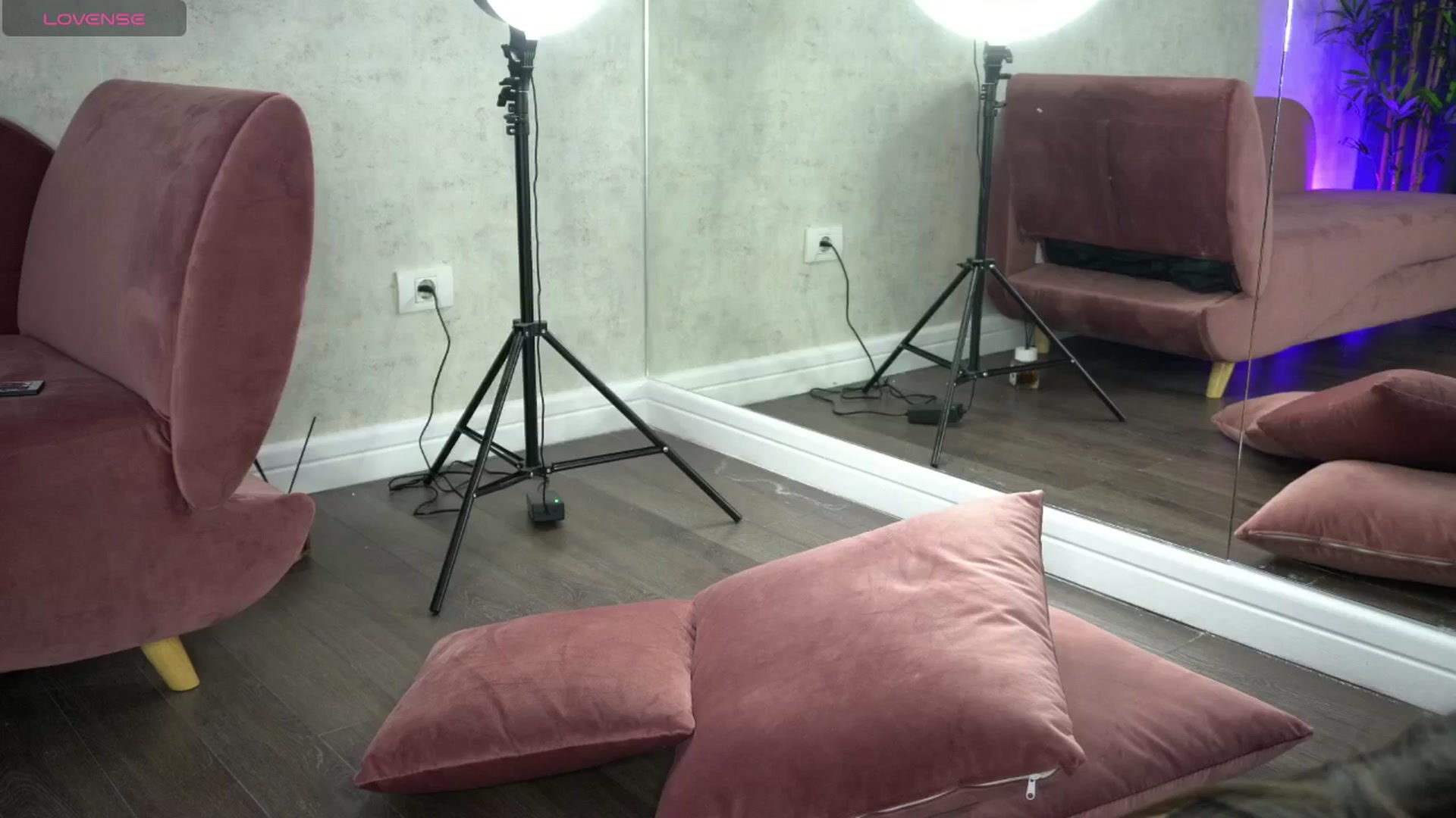 Gallery image thumbnail from Ellaacandy's myfreecams stream on, 06/05/2025, 12:45 image 13 of 20