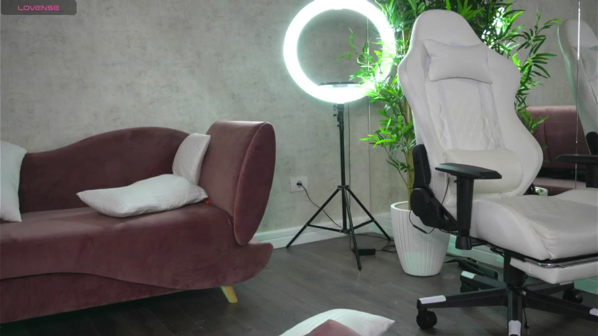 Gallery image thumbnail from Ellaacandy's myfreecams stream on, 08/07/2025, 10:27 image 5 of 20