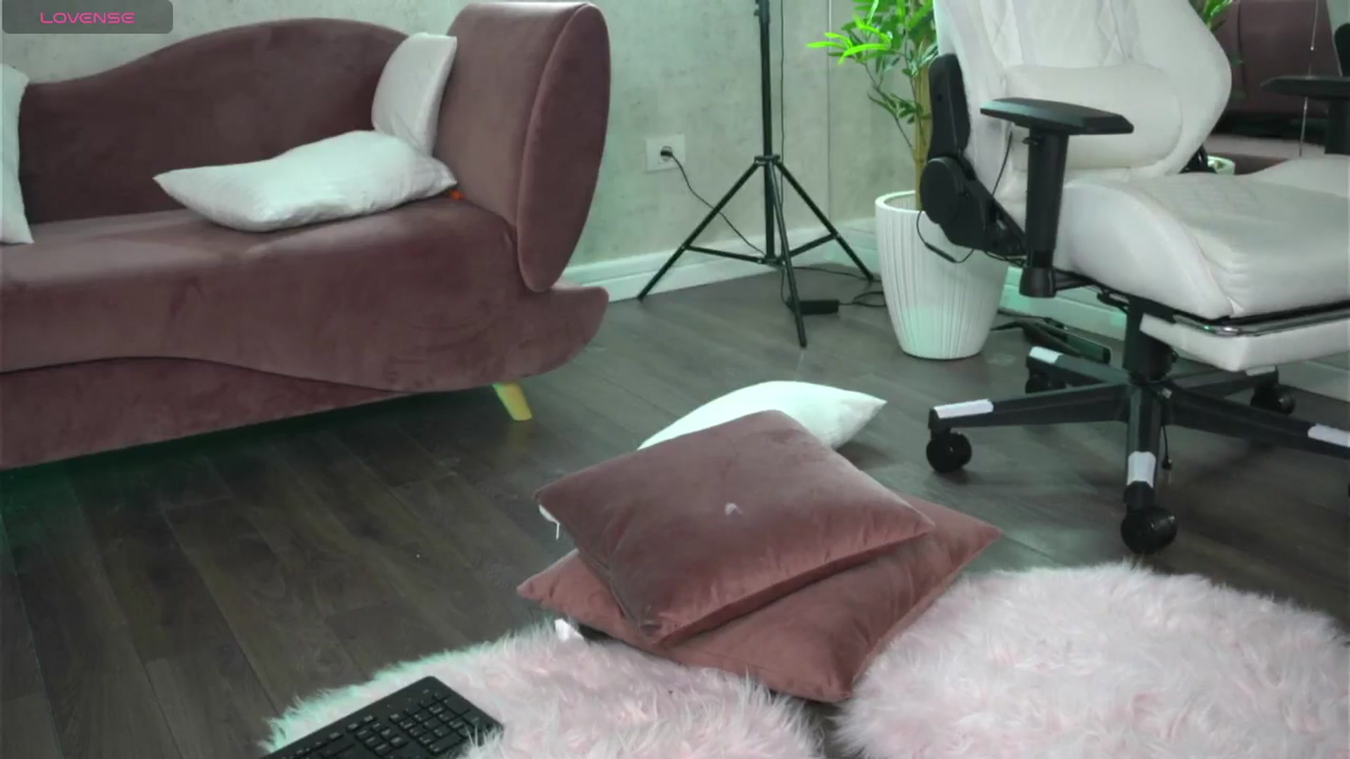 Gallery image thumbnail from Ellaacandy's myfreecams stream on, 08/07/2025, 10:27 image 14 of 20