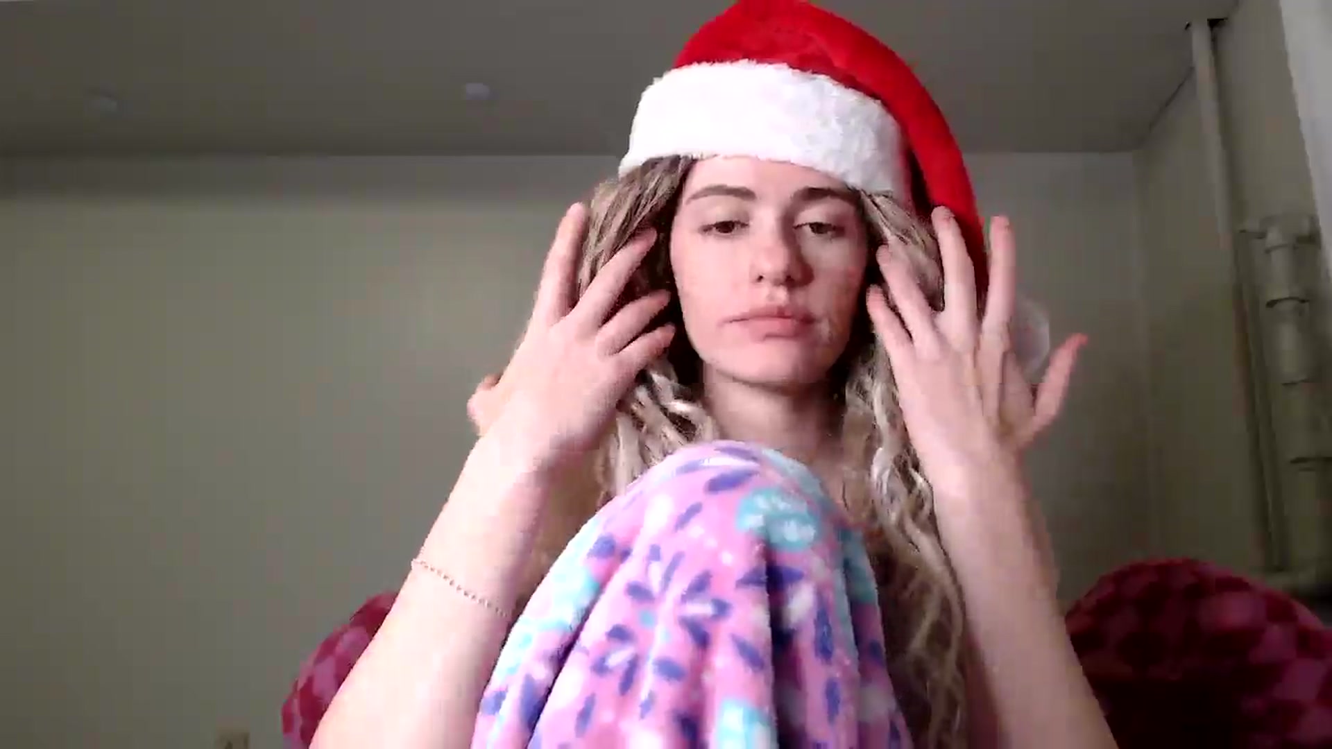 Gallery image thumbnail from Ellavesper's myfreecams stream on, 12/24/2024, 07:20 image 5 of 20