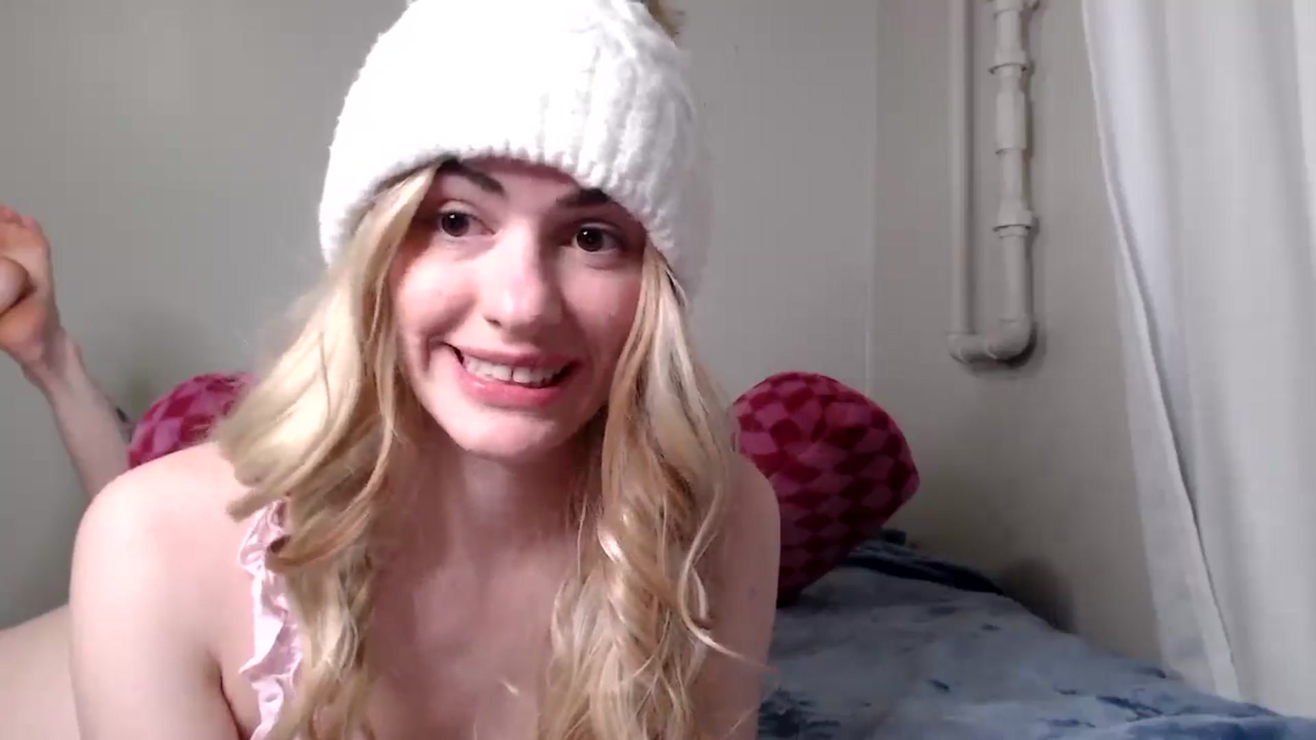 Gallery image thumbnail from Ellavesper's myfreecams stream on, 12/28/2024, 04:13 image 4 of 20