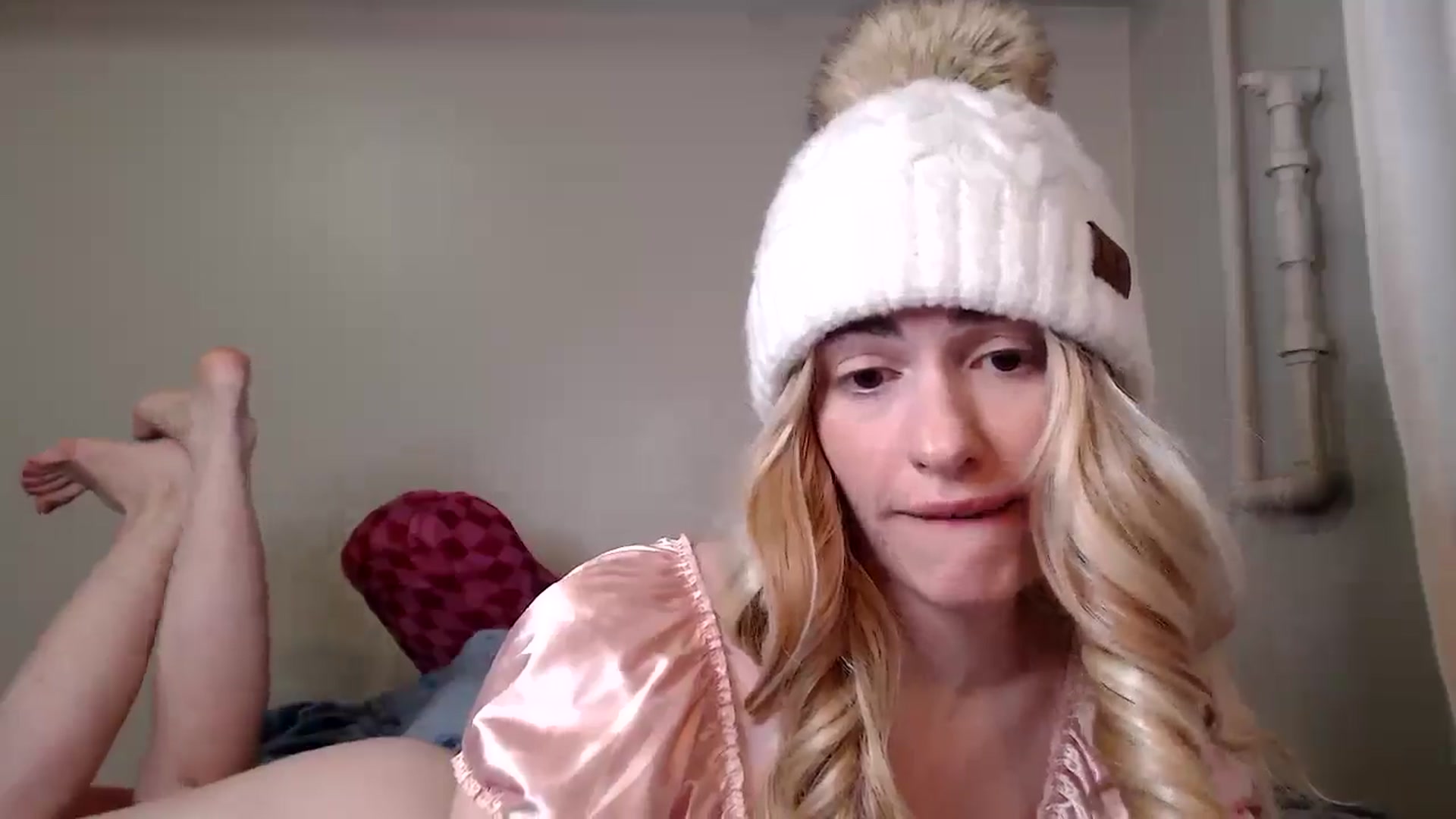Gallery image thumbnail from Ellavesper's myfreecams stream on, 12/29/2024, 06:32 image 16 of 20
