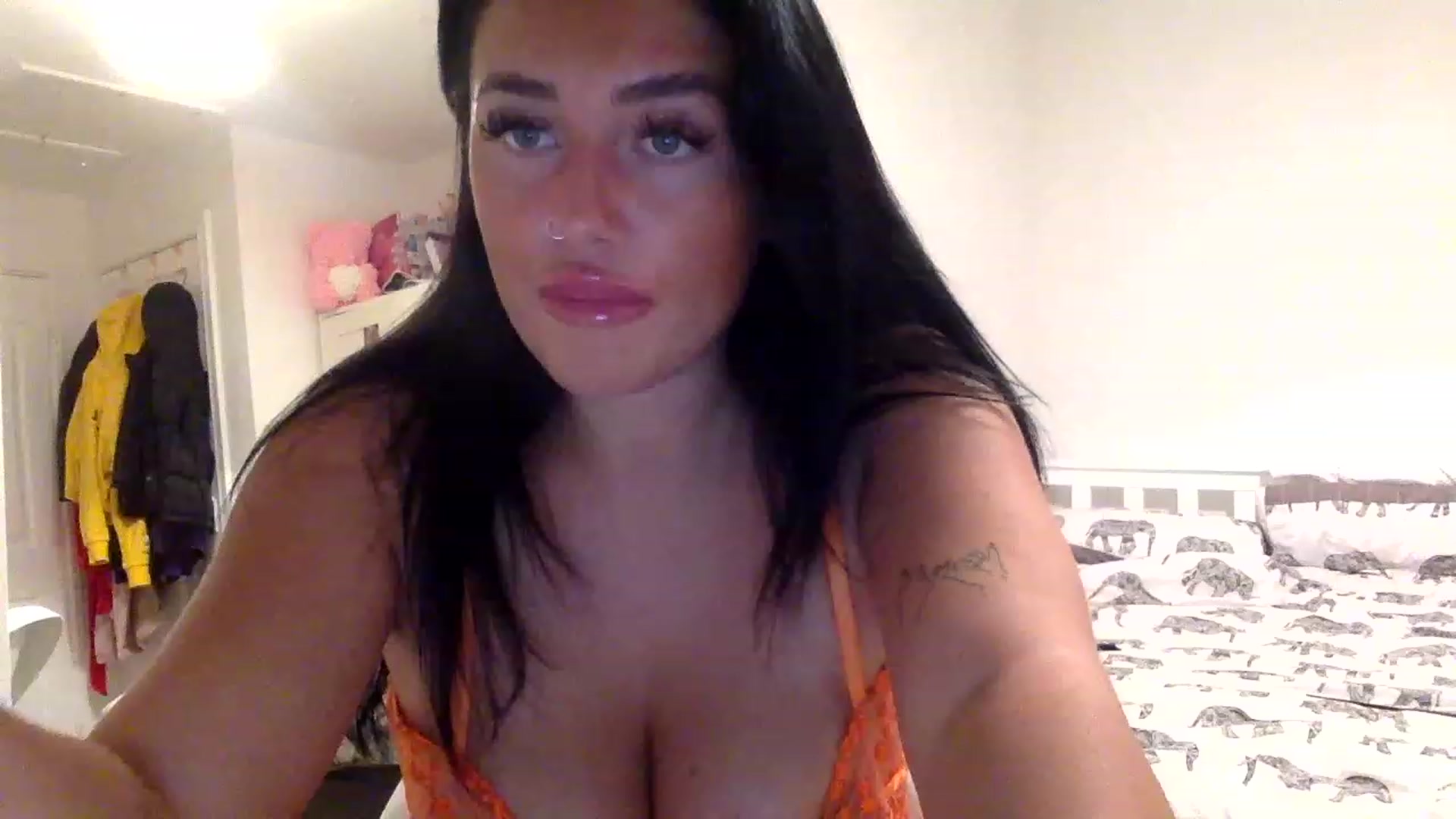 Gallery image thumbnail from ElleBloom's myfreecams stream on, 11/22/2022, 21:25 image 13 of 20