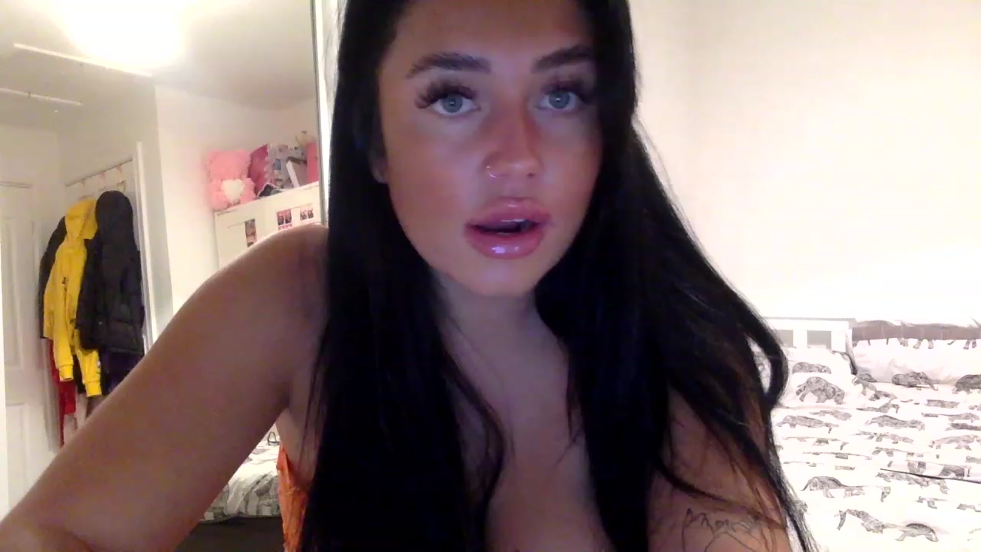 Gallery image thumbnail from ElleBloom's myfreecams stream on, 11/22/2022, 21:25 image 6 of 20