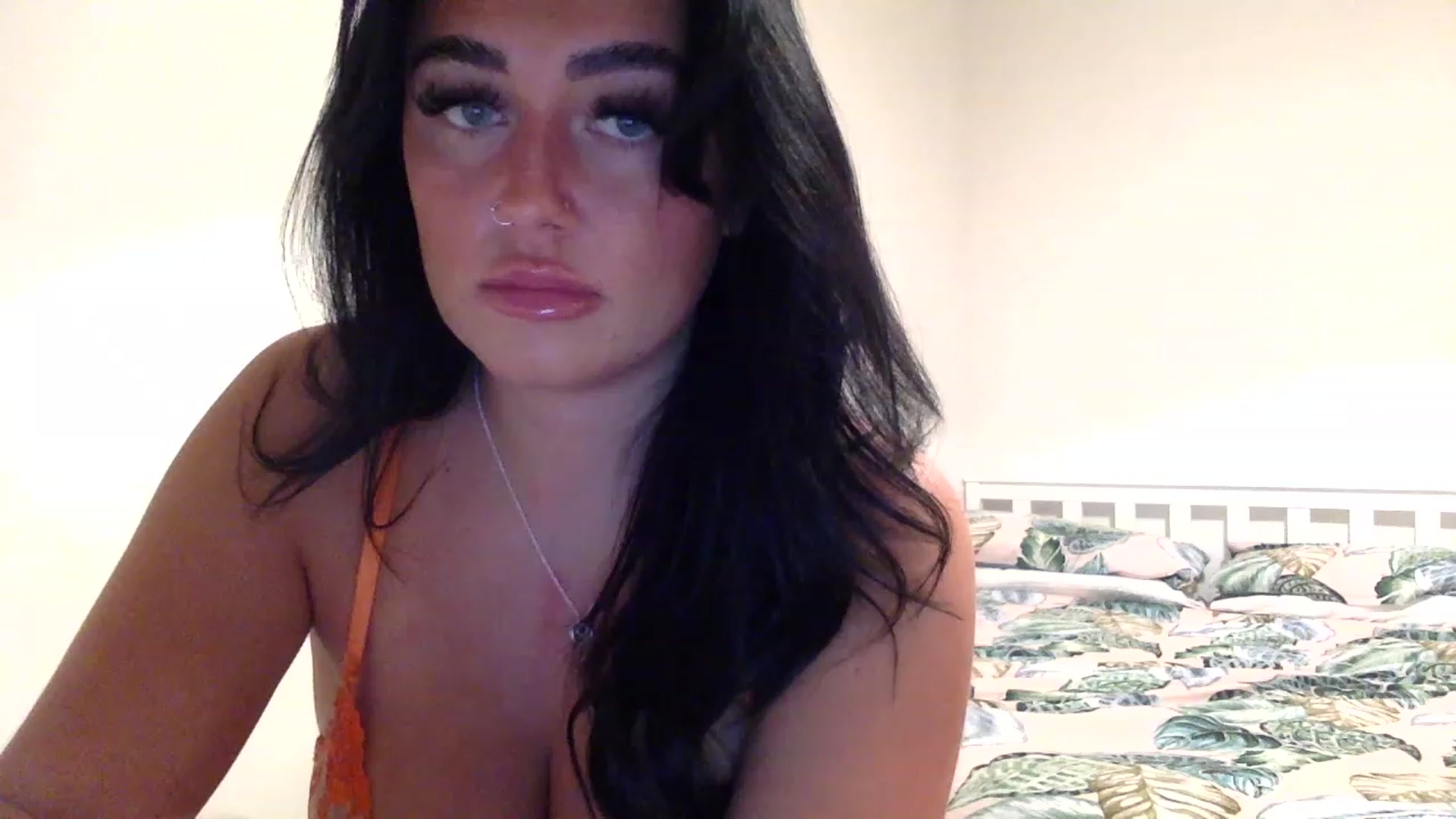 Gallery image thumbnail from ElleBloom's myfreecams stream on, 12/08/2022, 20:25 image 1 of 20
