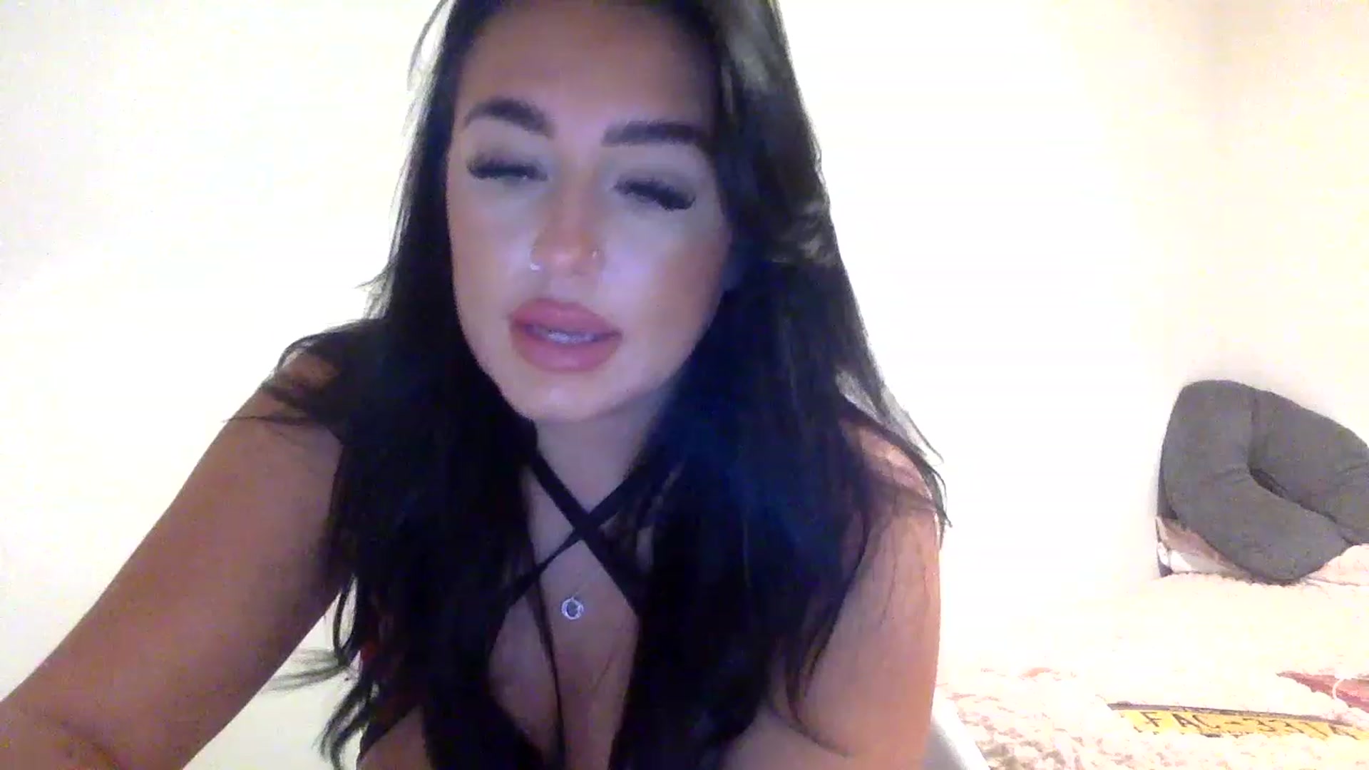 Gallery image thumbnail from ElleBloom's myfreecams stream on, 01/03/2023, 21:25 image 19 of 20