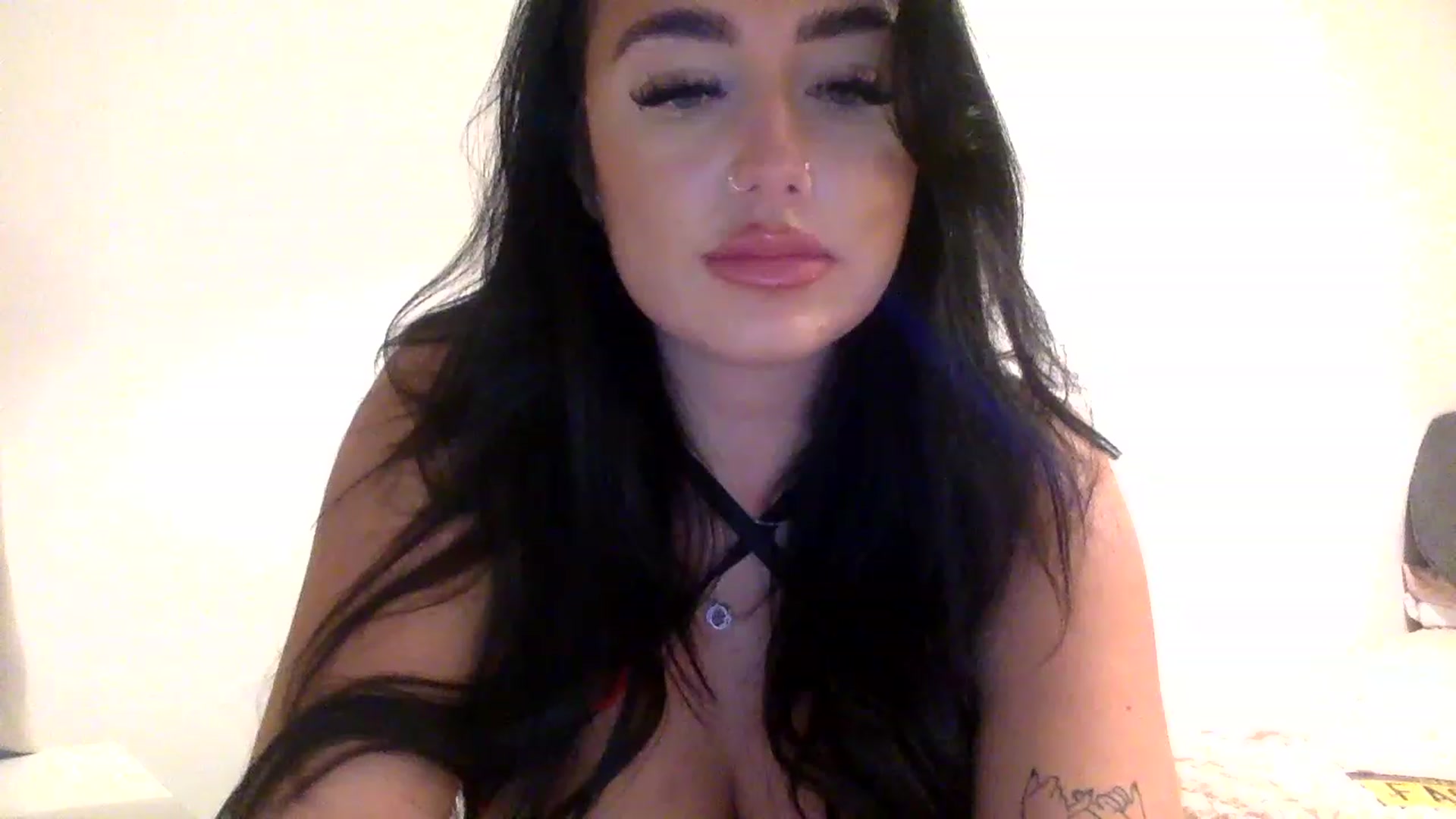 Gallery image thumbnail from ElleBloom's myfreecams stream on, 01/03/2023, 21:25 image 4 of 20