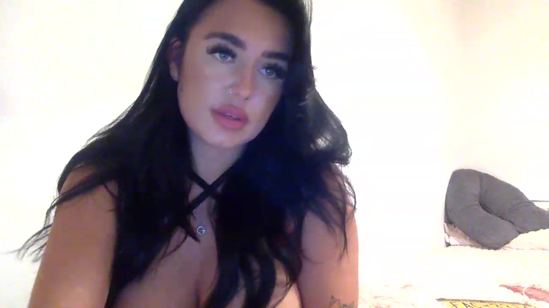 Gallery image thumbnail from ElleBloom's myfreecams stream on, 01/03/2023, 22:03 image 16 of 20