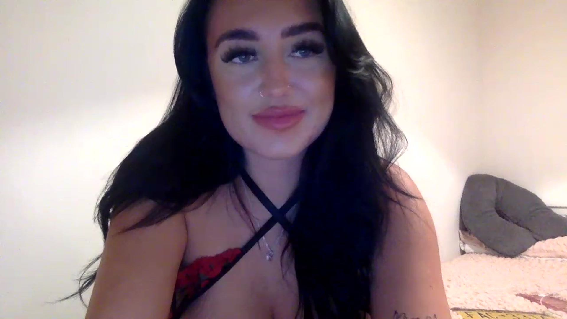 Gallery image thumbnail from ElleBloom's myfreecams stream on, 01/03/2023, 22:03 image 14 of 20