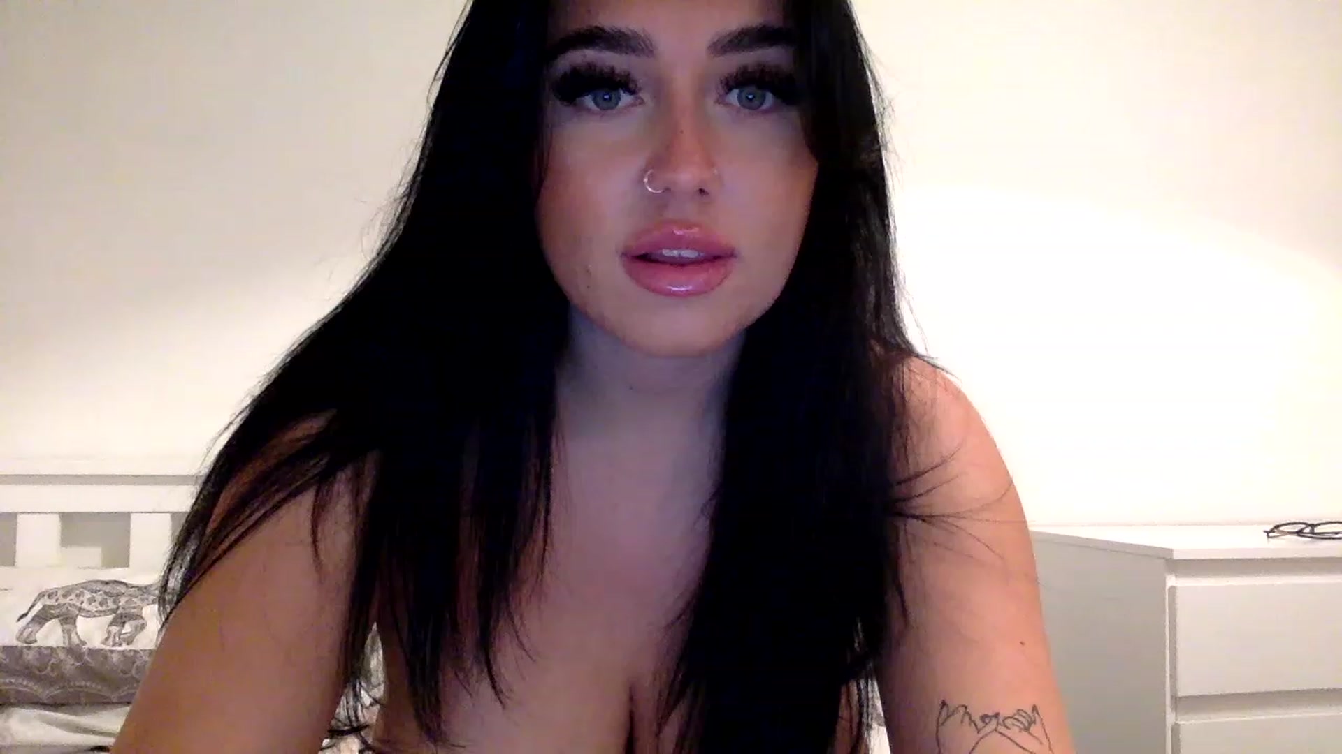 Gallery image thumbnail from ElleBloom's myfreecams stream on, 01/09/2023, 21:54 image 20 of 20