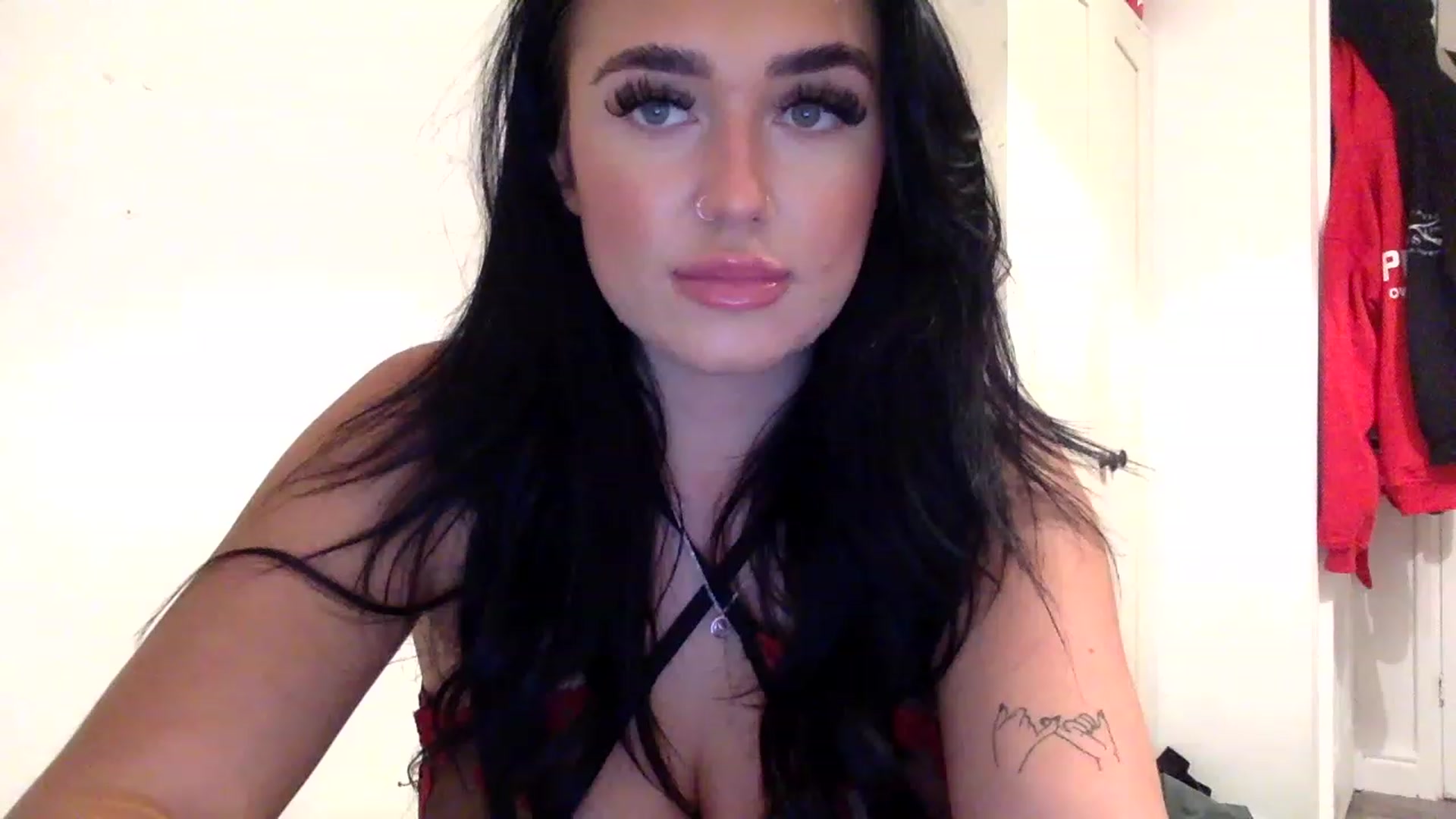 Gallery image thumbnail from ElleBloom's myfreecams stream on, 01/16/2023, 22:02 image 6 of 20
