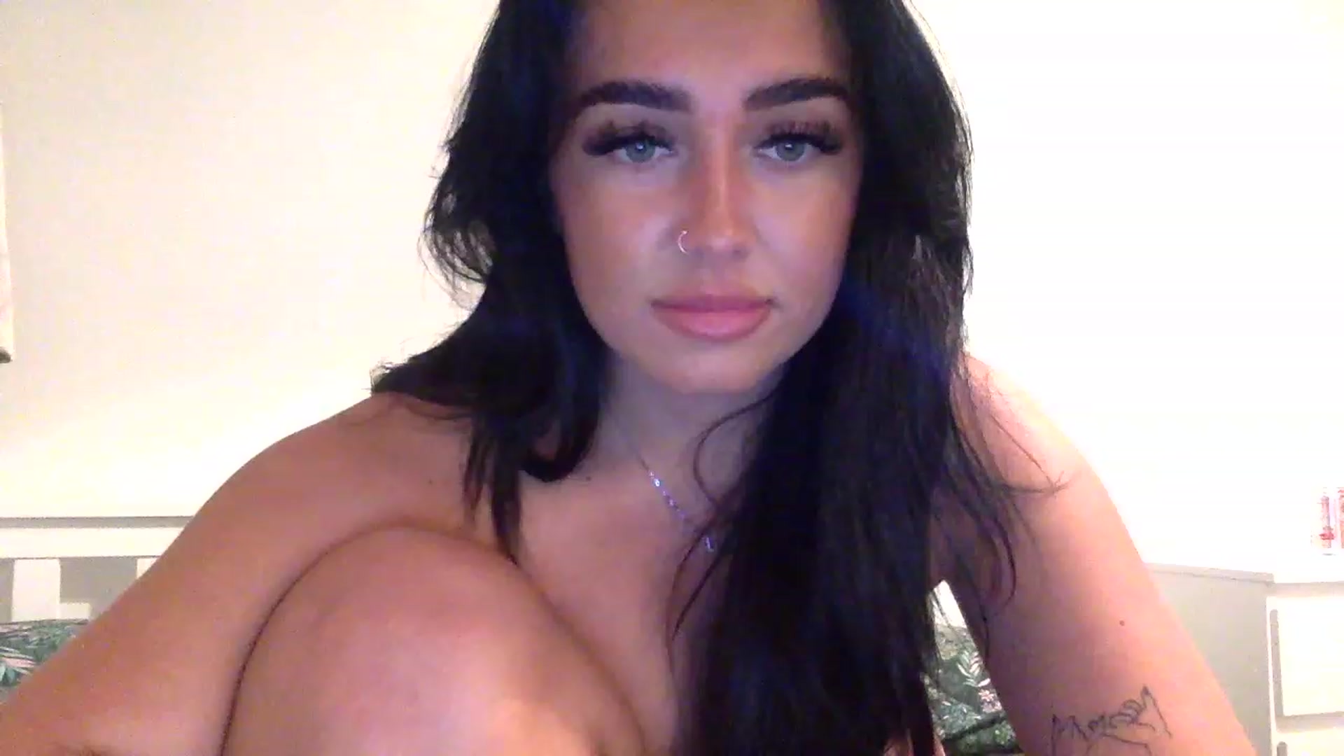 Gallery image thumbnail from ElleBloom's myfreecams stream on, 02/04/2023, 24:05 image 14 of 20