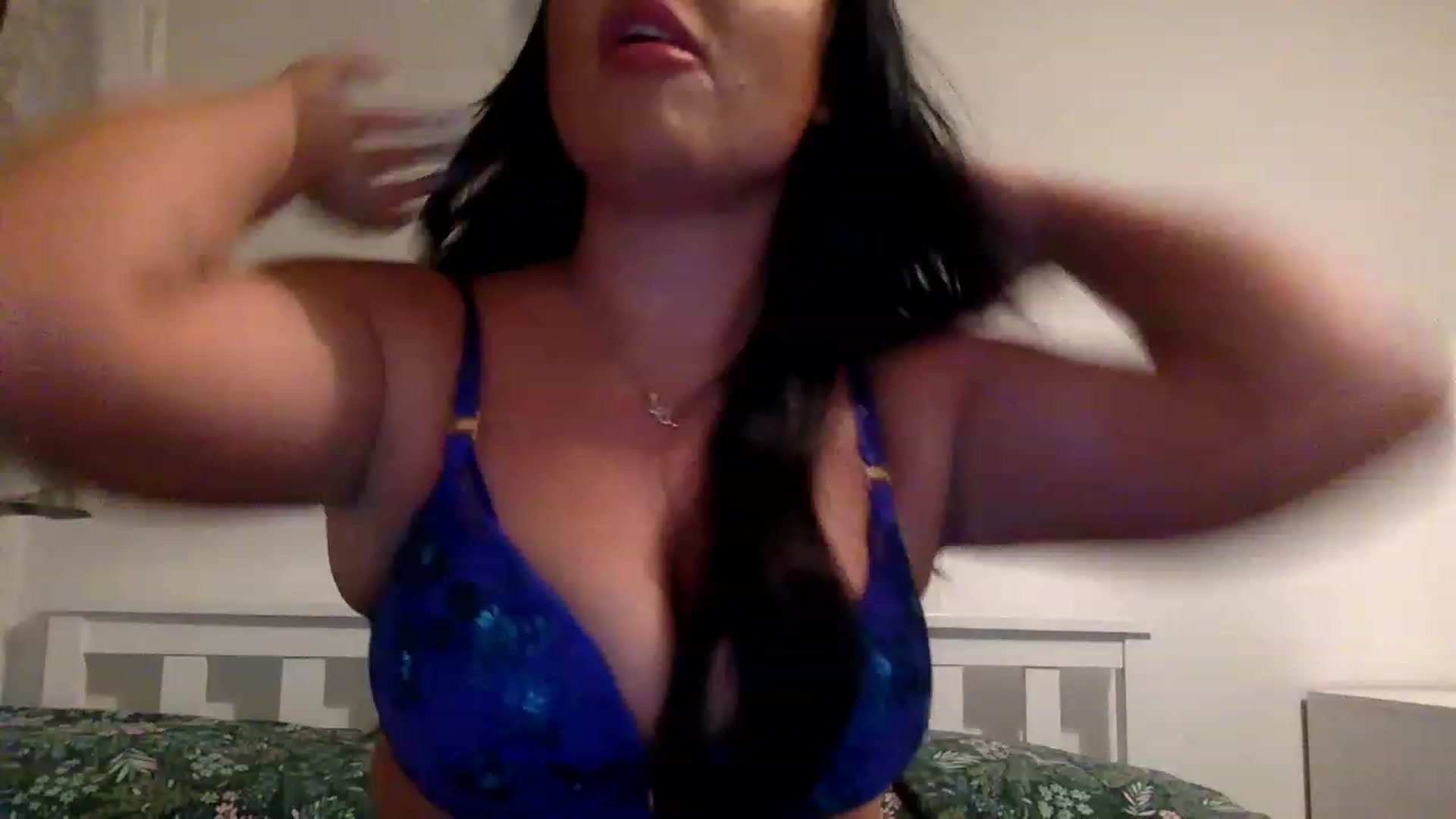 Gallery image thumbnail from ElleBloom's myfreecams stream on, 02/04/2023, 24:05 image 5 of 20