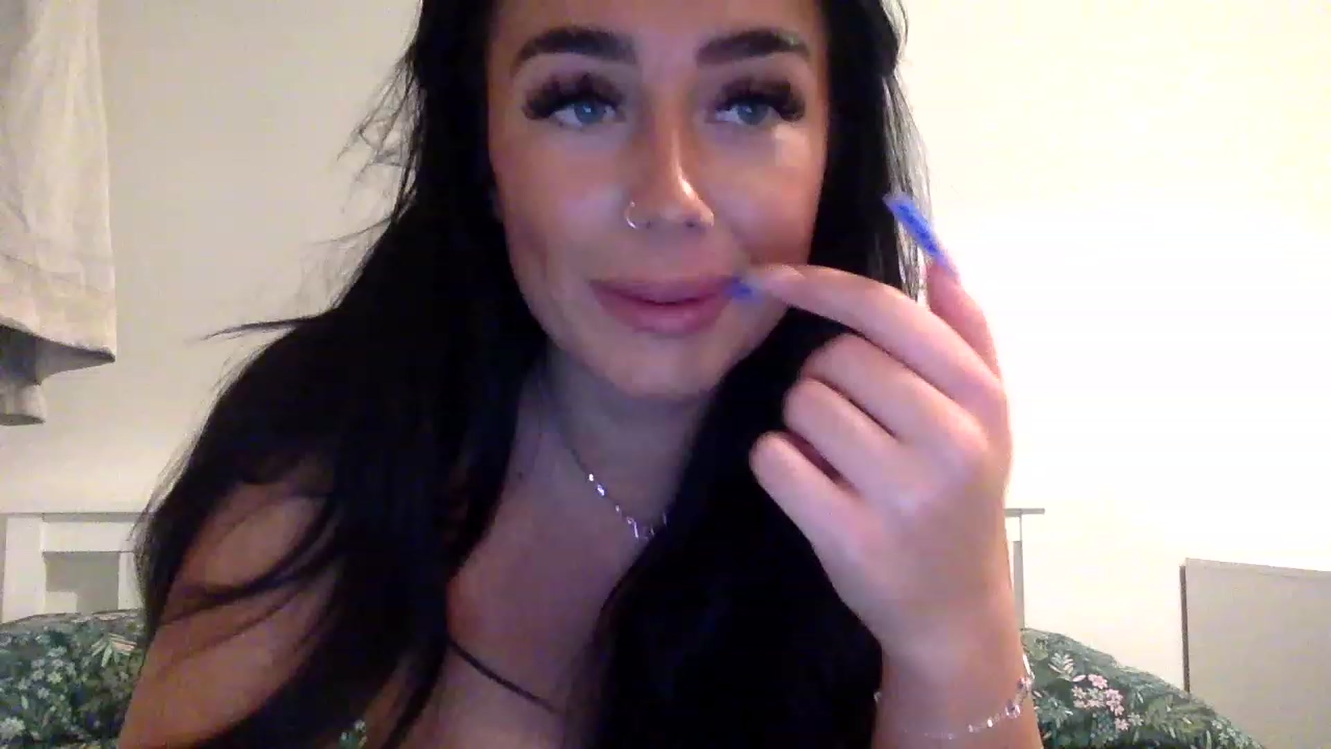 Gallery image thumbnail from ElleBloom's myfreecams stream on, 02/04/2023, 24:05 image 13 of 20