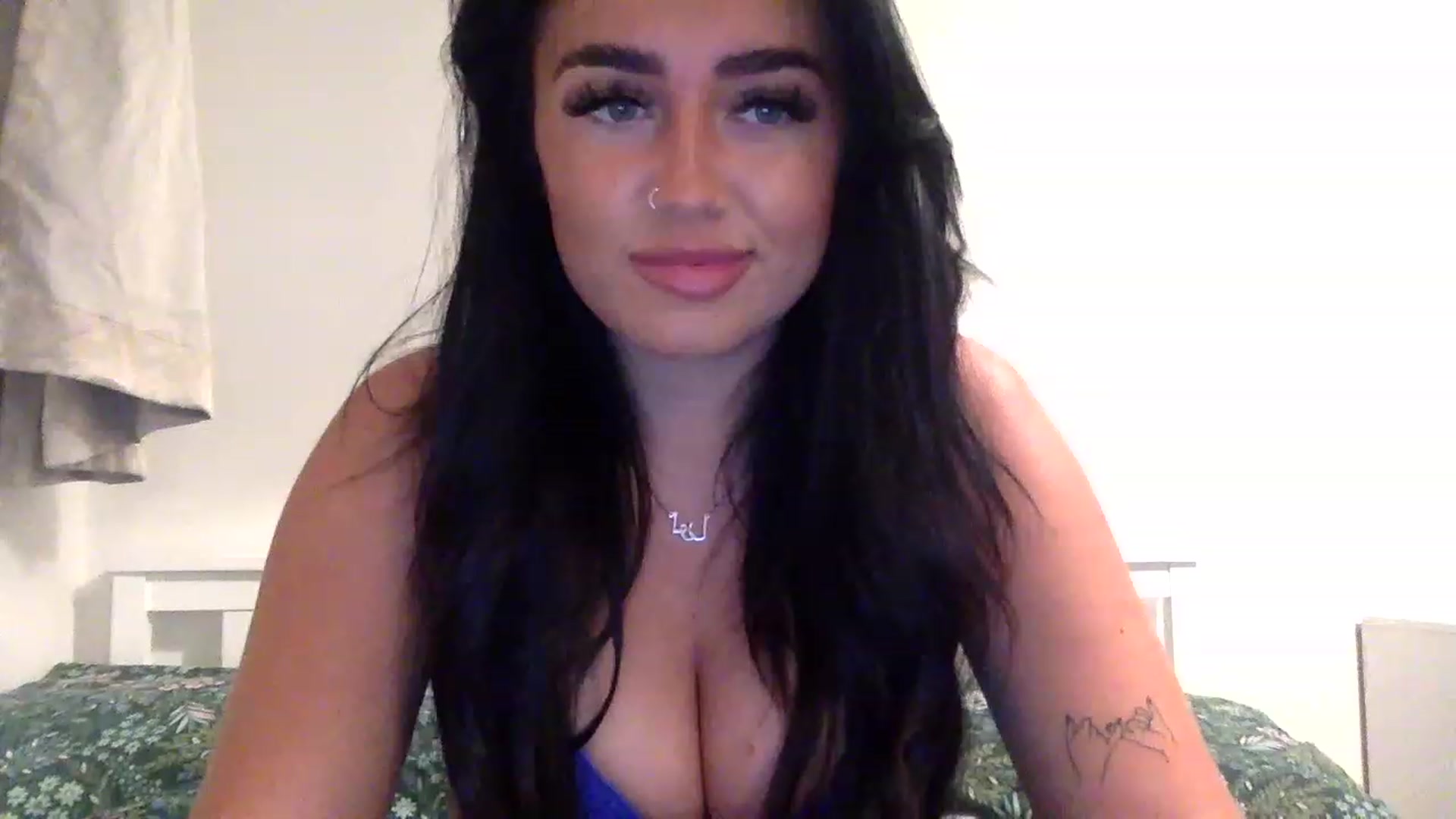 Gallery image thumbnail from ElleBloom's myfreecams stream on, 02/04/2023, 24:05 image 3 of 20
