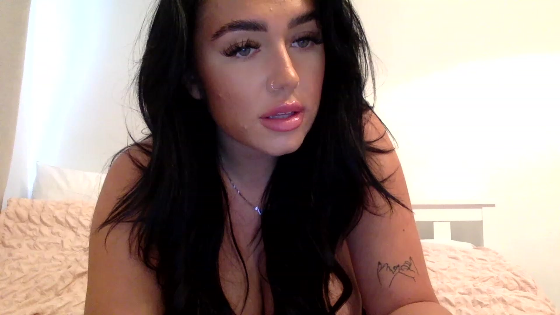 Gallery image thumbnail from ElleBloom's myfreecams stream on, 02/09/2023, 15:14 image 19 of 20