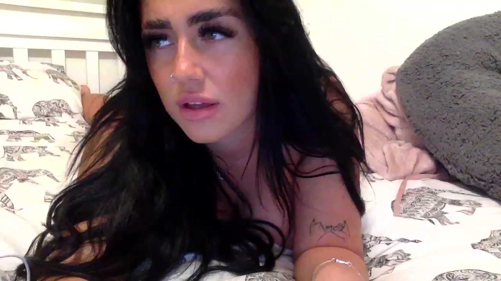 Gallery image thumbnail from ElleBloom's myfreecams stream on, 02/28/2023, 22:33 image 14 of 20