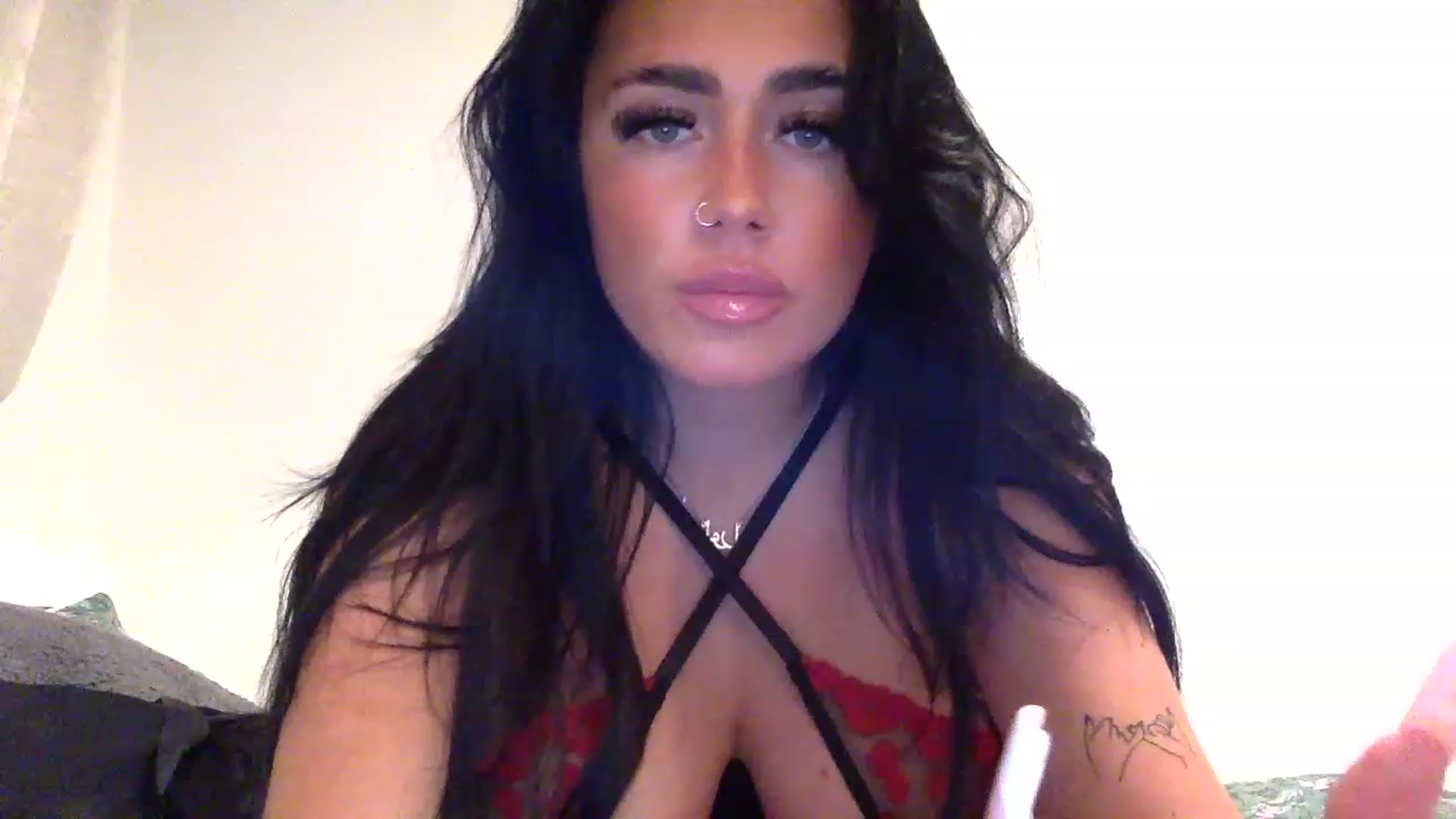 Gallery image thumbnail from ElleBloom's myfreecams stream on, 03/02/2023, 23:19 image 4 of 20