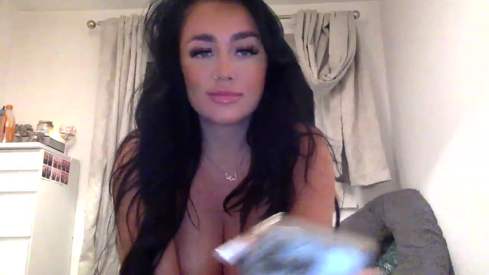 Gallery image thumbnail from ElleBloom's myfreecams stream on, 03/03/2023, 21:05 image 17 of 20