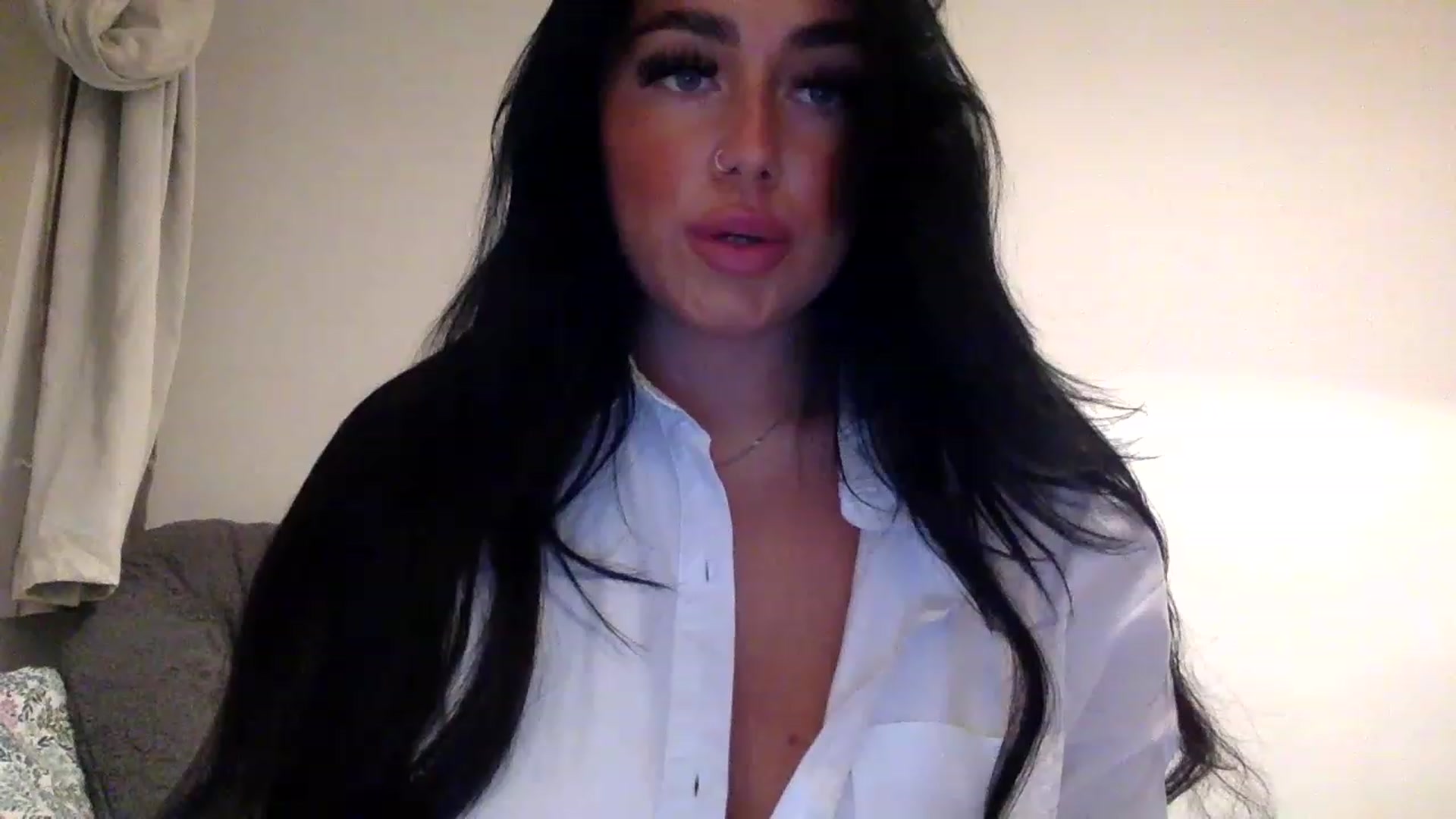 Gallery image thumbnail from ElleBloom's myfreecams stream on, 03/06/2023, 22:46 image 14 of 20