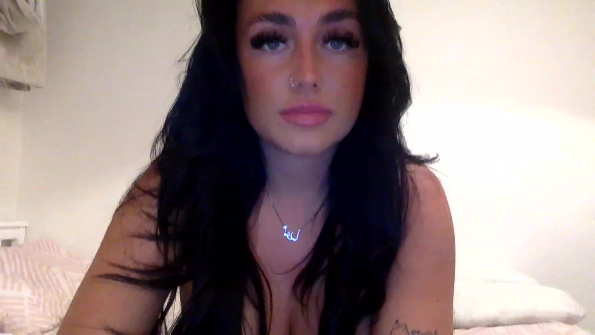 Gallery image thumbnail from ElleBloom's myfreecams stream on, 03/09/2023, 23:19 image 4 of 20