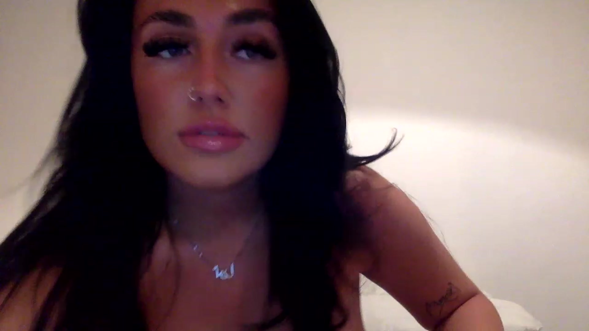 Gallery image thumbnail from ElleBloom's myfreecams stream on, 03/09/2023, 23:19 image 2 of 20