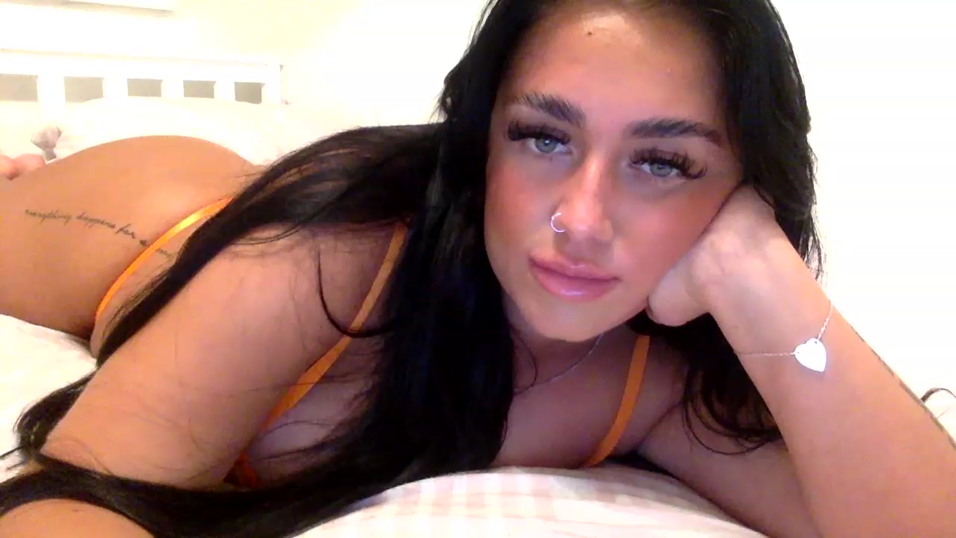 Gallery image thumbnail from ElleBloom's myfreecams stream on, 03/14/2023, 22:50 image 3 of 20