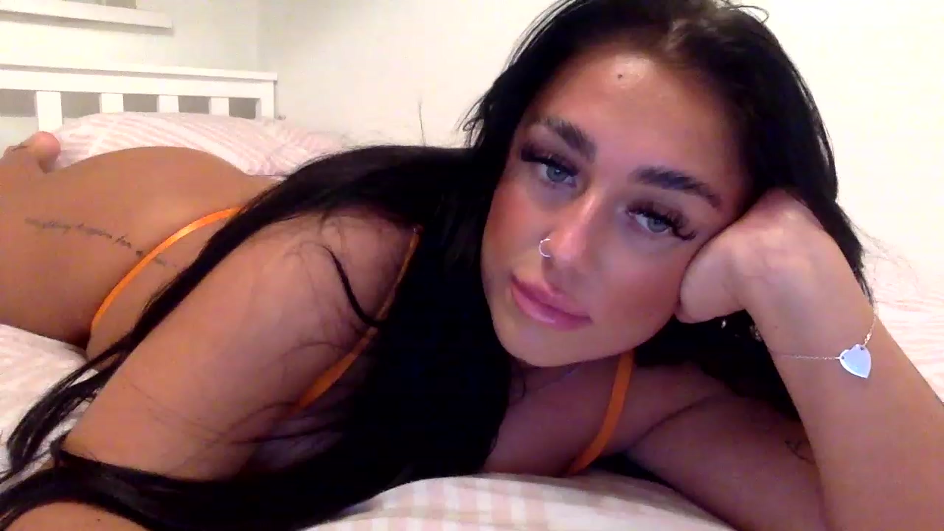 Gallery image thumbnail from ElleBloom's myfreecams stream on, 03/14/2023, 22:50 image 2 of 20
