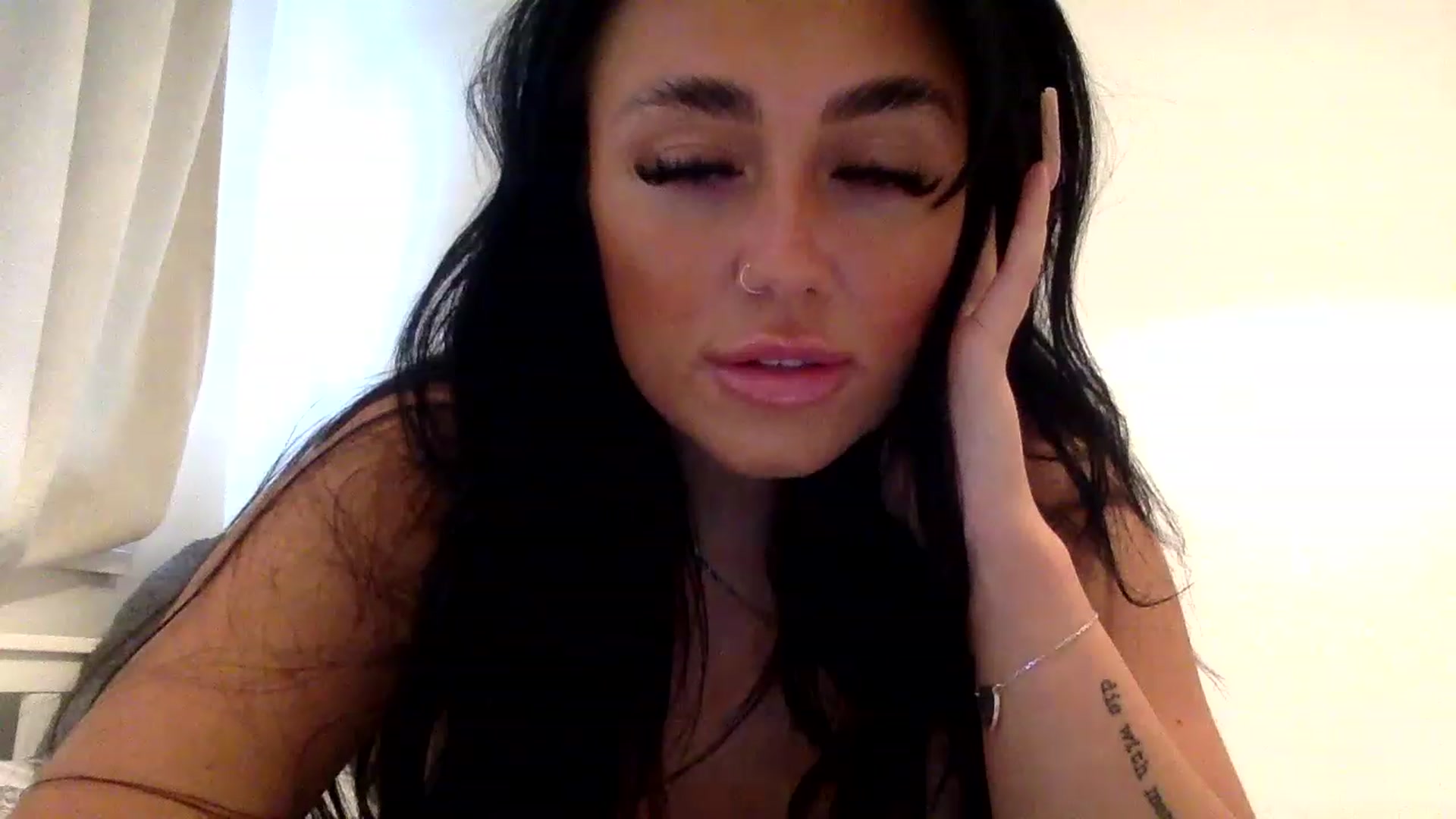 Gallery image thumbnail from ElleBloom's myfreecams stream on, 03/20/2023, 15:55 image 15 of 20
