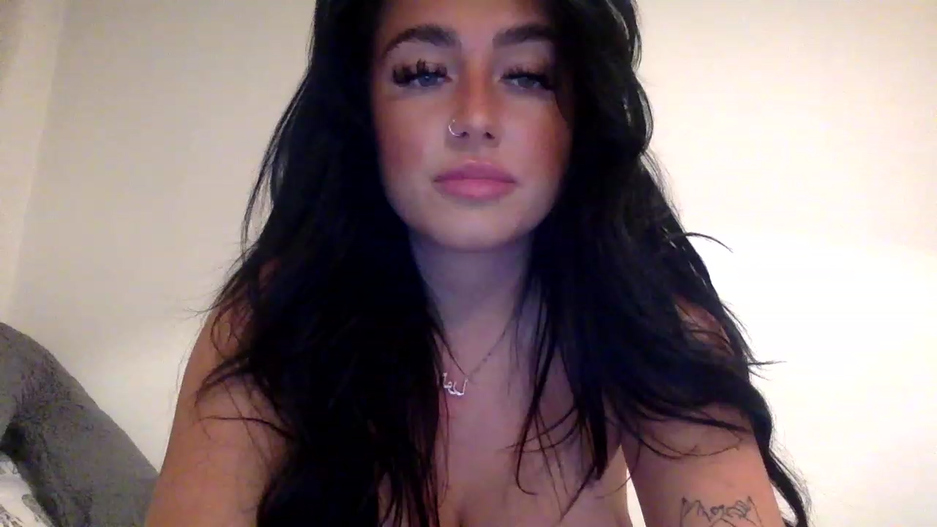 Gallery image thumbnail from ElleBloom's myfreecams stream on, 03/21/2023, 22:09 image 18 of 20