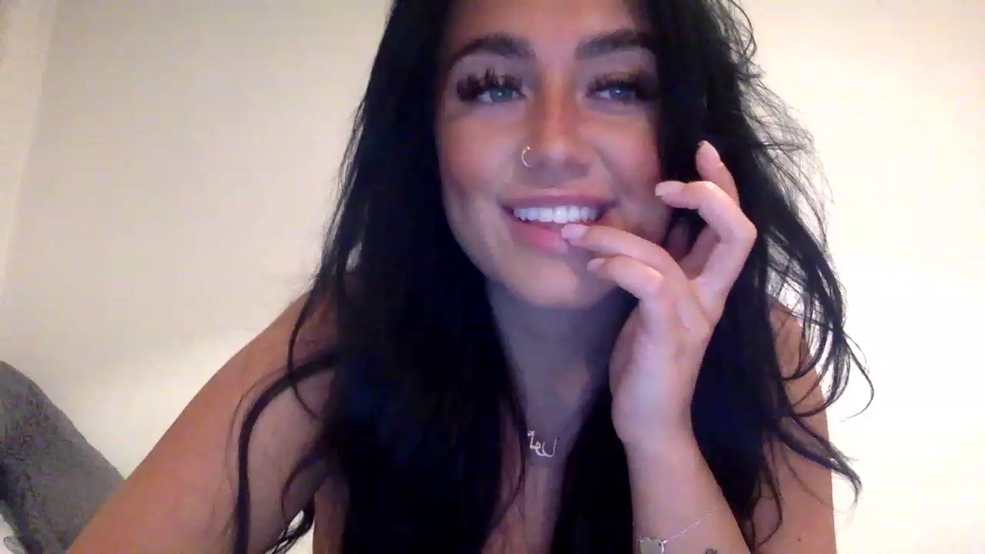 Gallery image thumbnail from ElleBloom's myfreecams stream on, 03/21/2023, 22:09 image 20 of 20