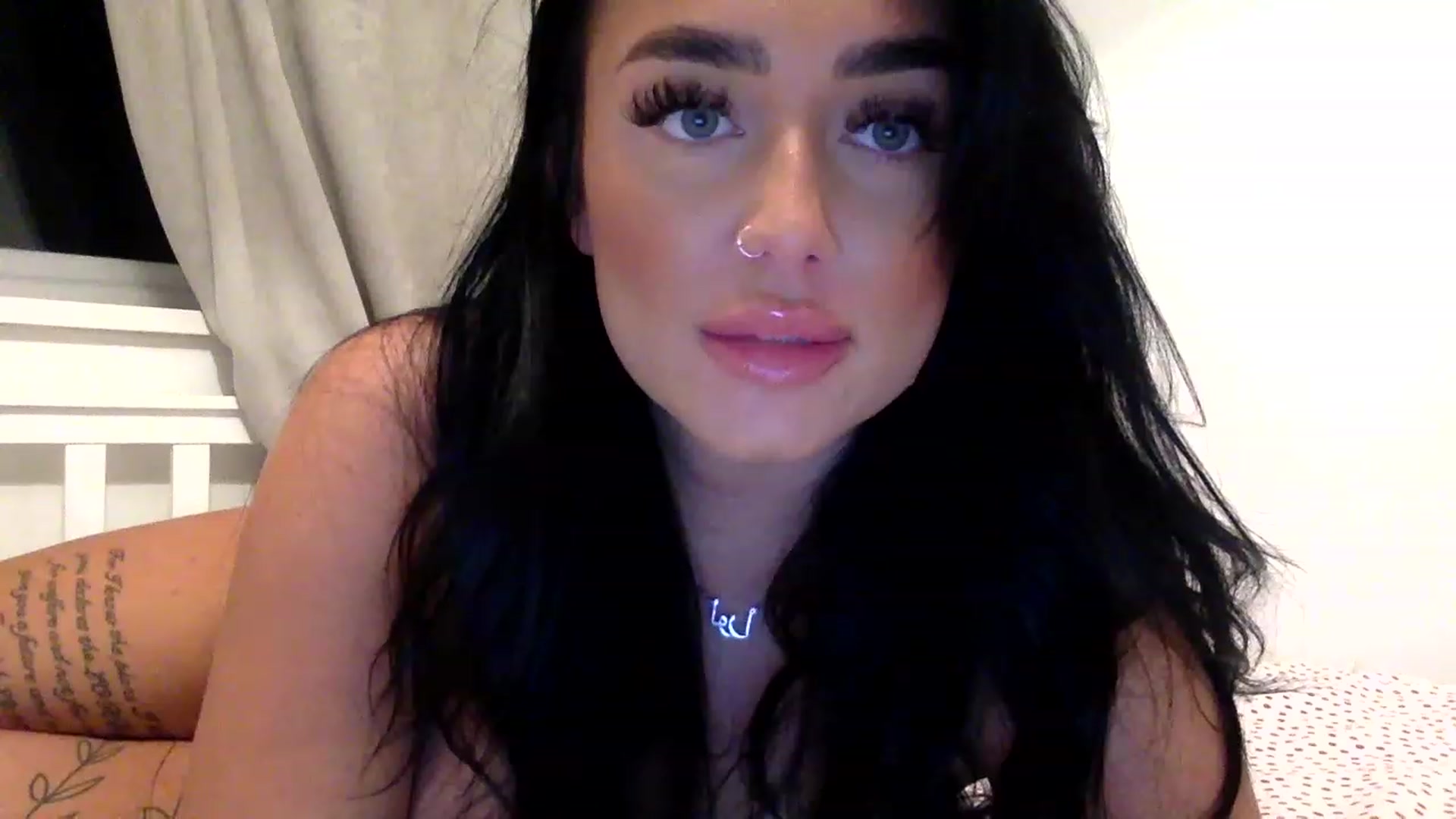 Gallery image thumbnail from ElleBloom's myfreecams stream on, 03/28/2023, 22:41 image 7 of 20