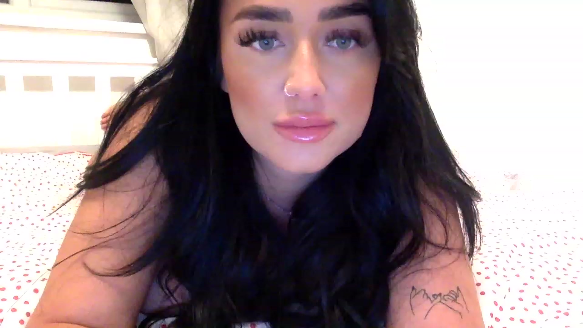 Gallery image thumbnail from ElleBloom's myfreecams stream on, 03/28/2023, 22:41 image 8 of 20