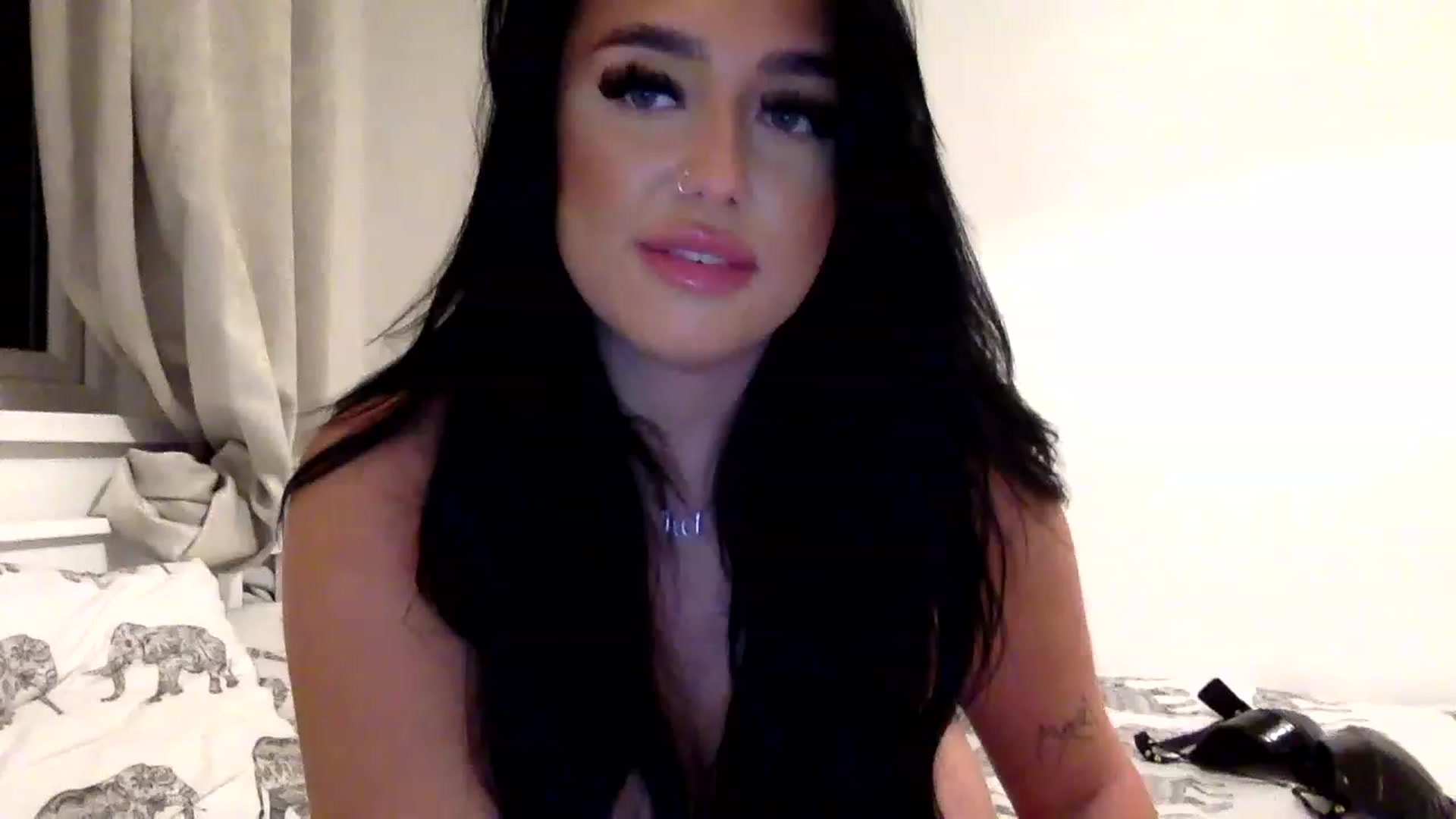 Gallery image thumbnail from ElleBloom's myfreecams stream on, 04/03/2023, 21:43 image 9 of 20